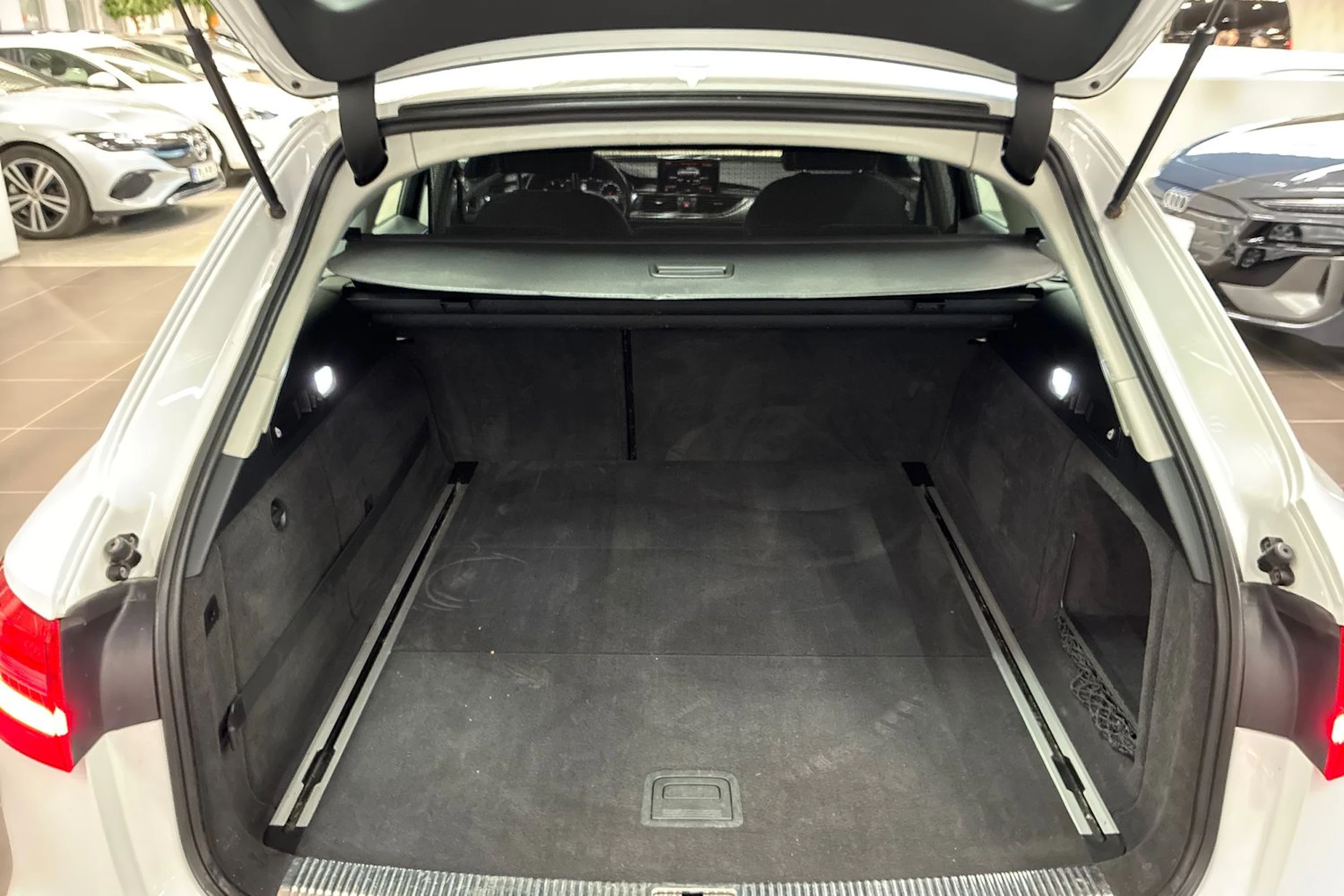 valkoinen Audi A6 2012 kuva 27.