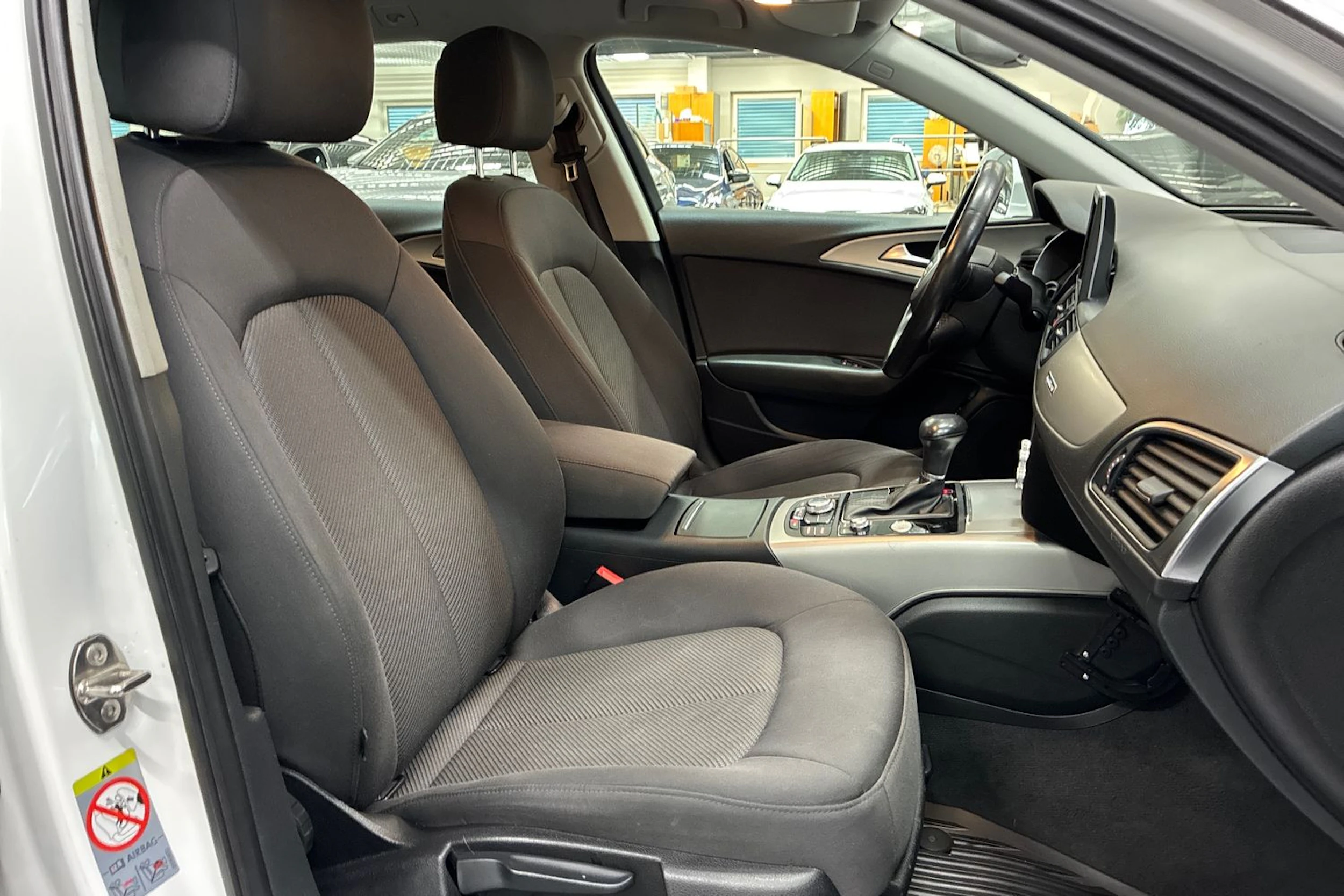 valkoinen Audi A6 2012 kuva 30.