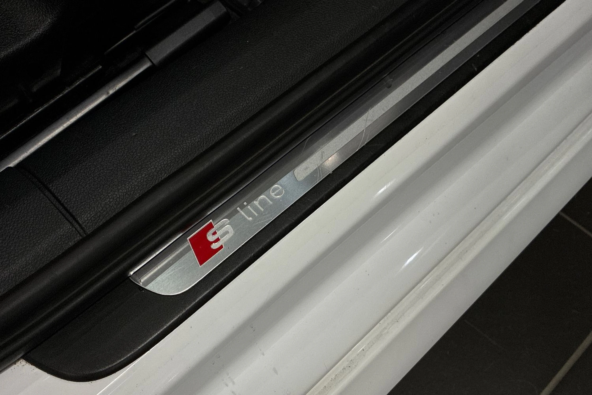 valkoinen Audi A6 2012 kuva 32.