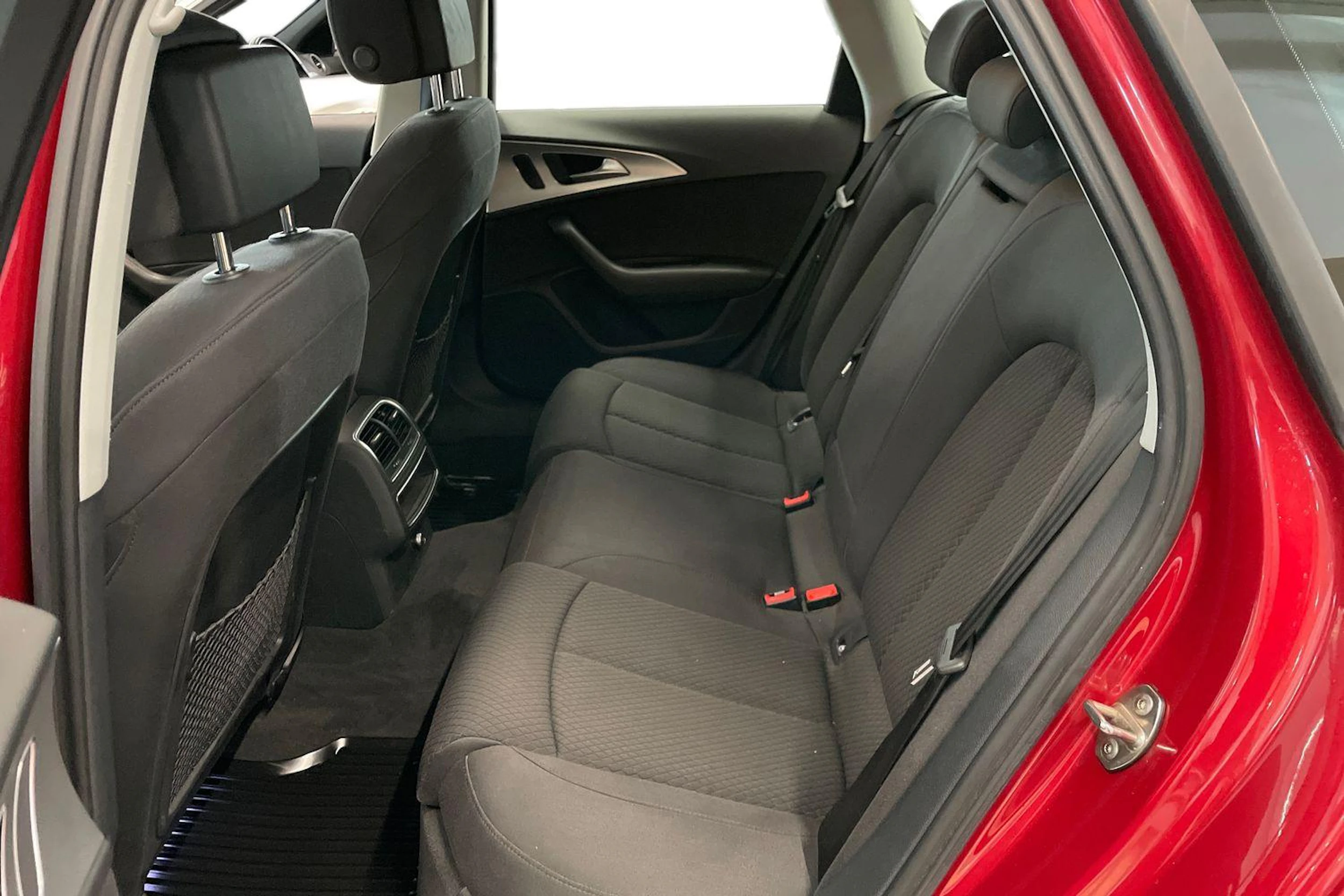 Punainen Audi A6 2012 kuva 8.