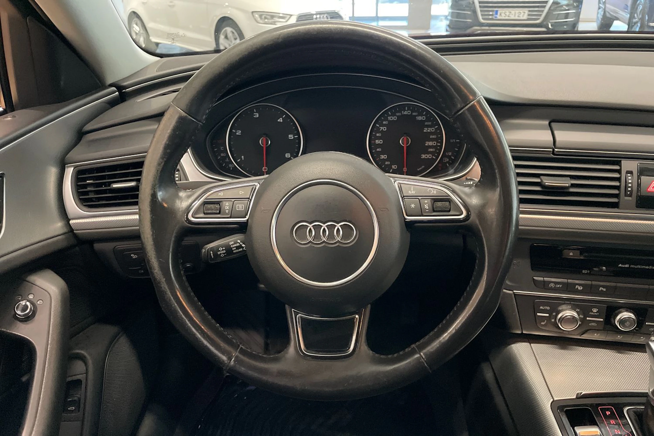 Punainen Audi A6 2012 kuva 13.
