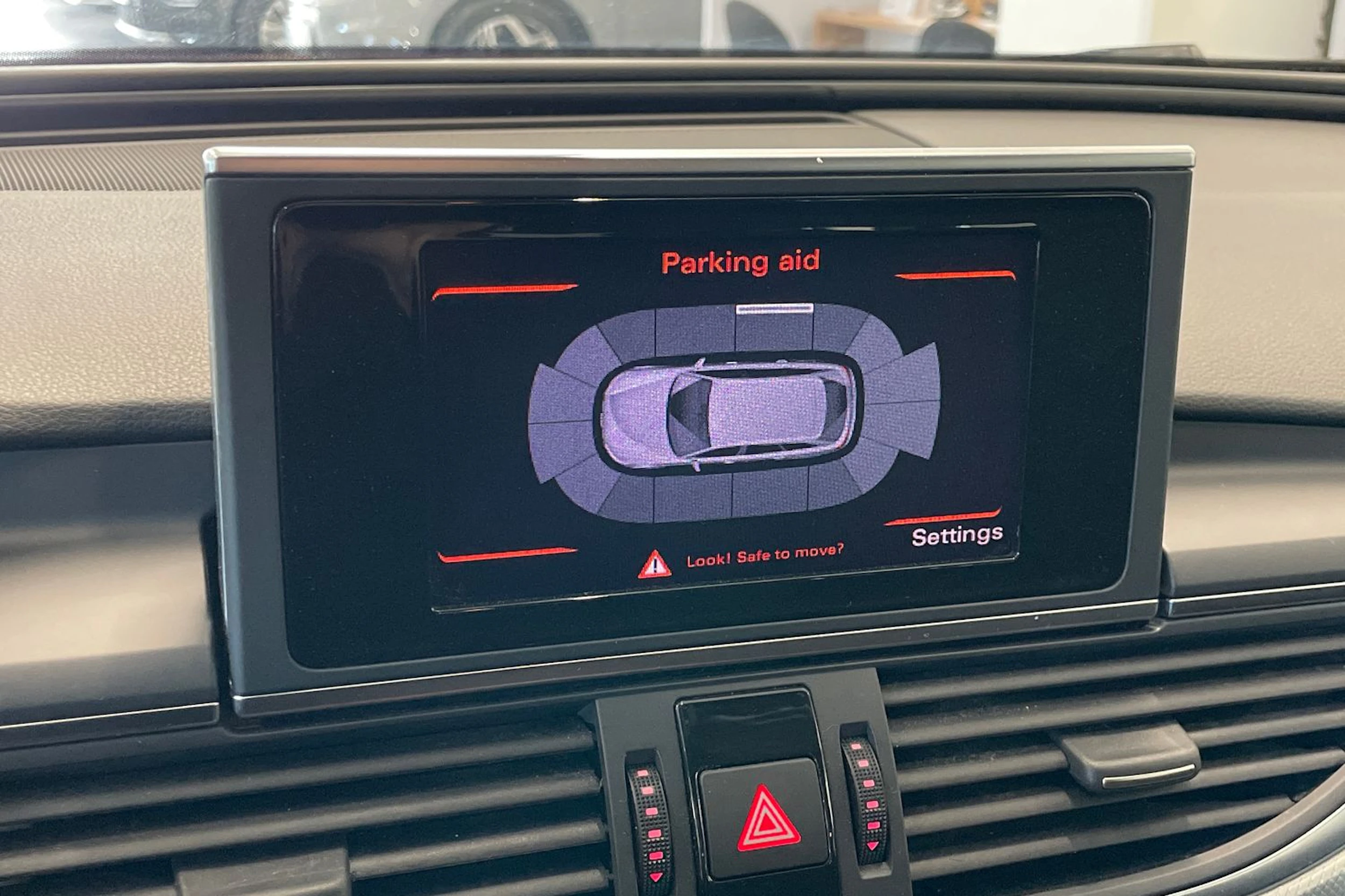 Punainen Audi A6 2012 kuva 15.