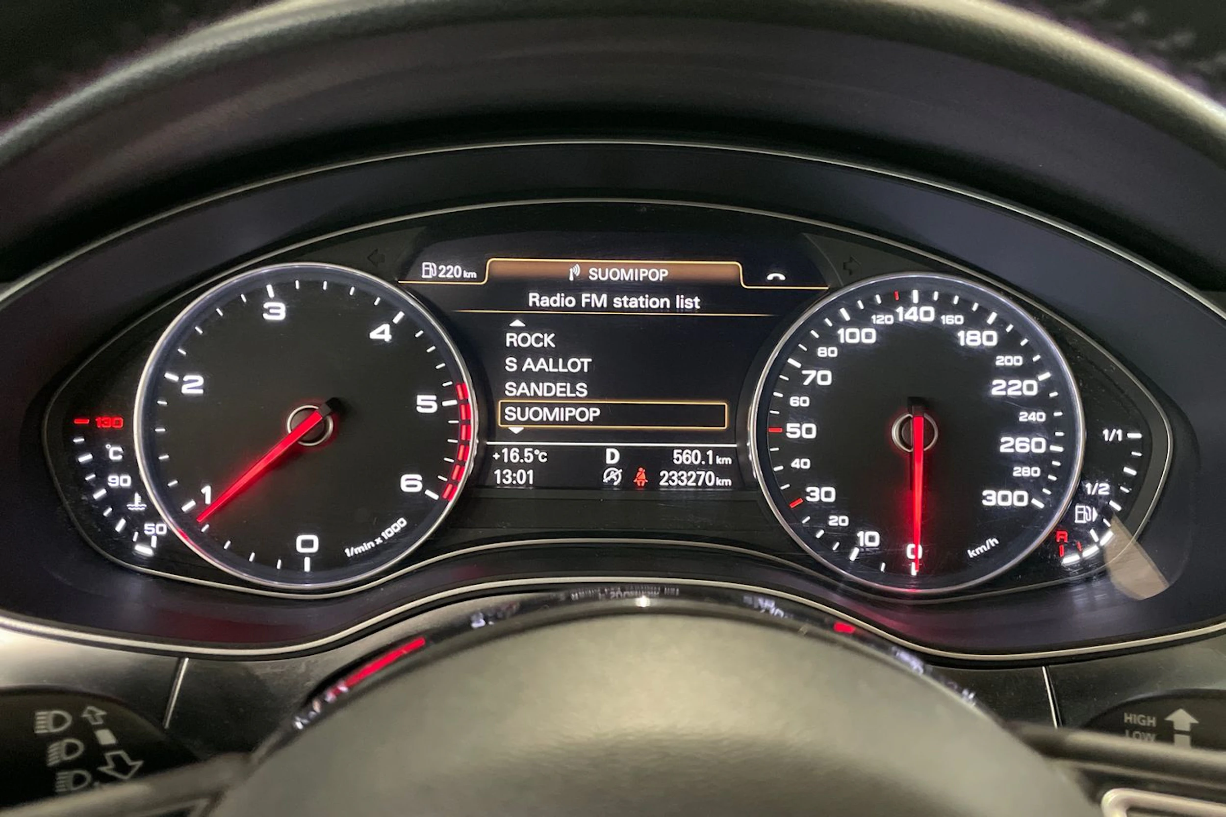 Punainen Audi A6 2012 kuva 16.
