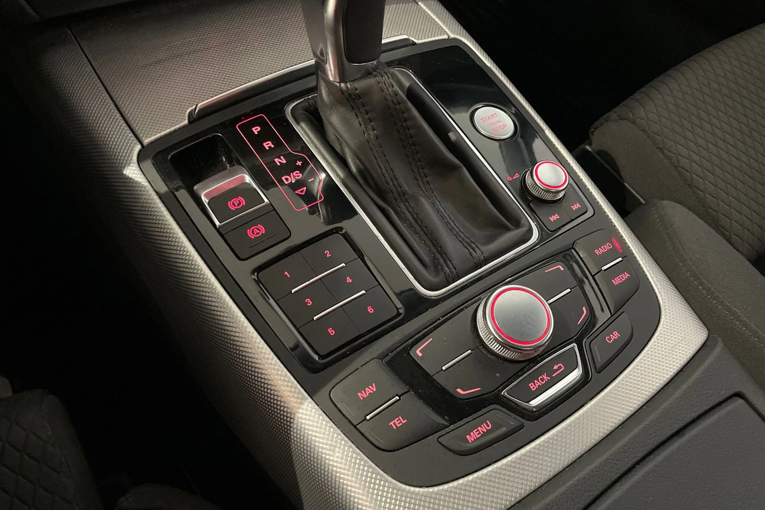 Punainen Audi A6 2012 kuva 18.