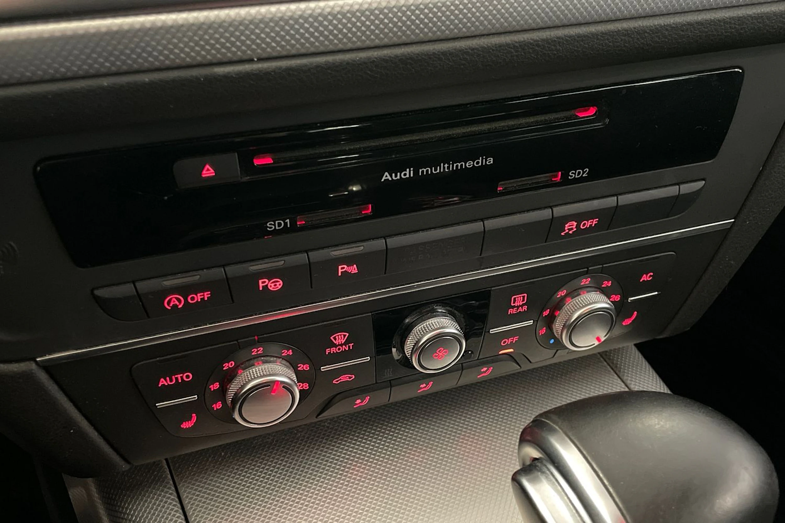 Punainen Audi A6 2012 kuva 19.