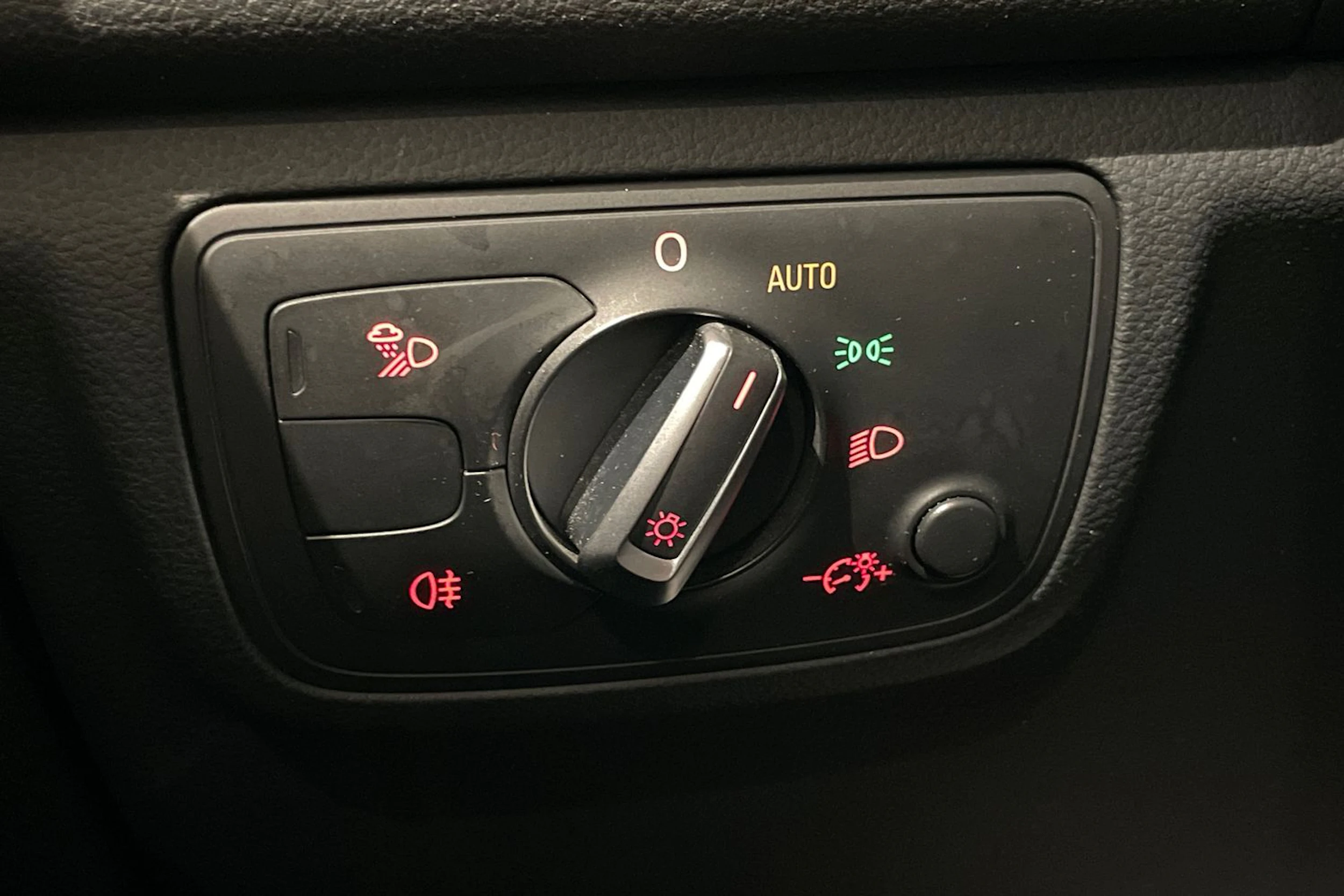 Punainen Audi A6 2012 kuva 22.