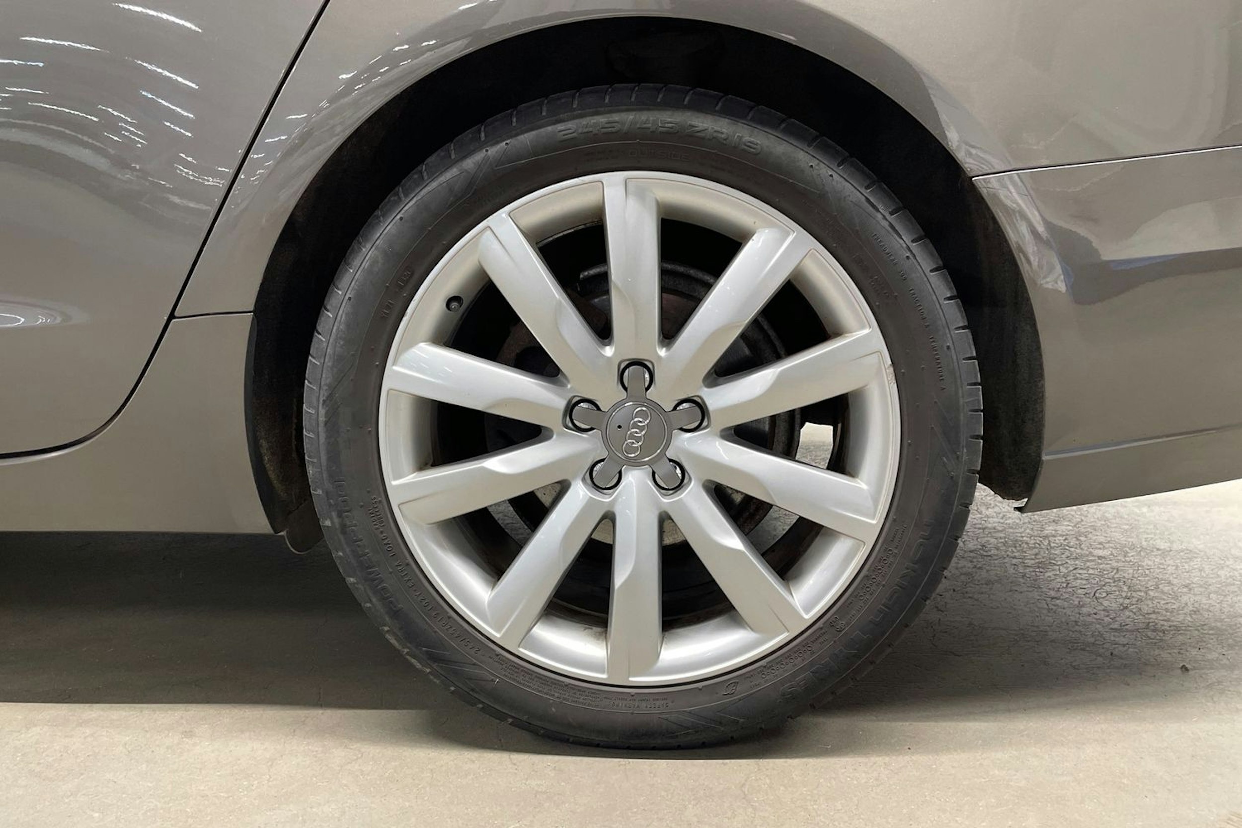 harmaa Audi A6 2012 kuva 11.