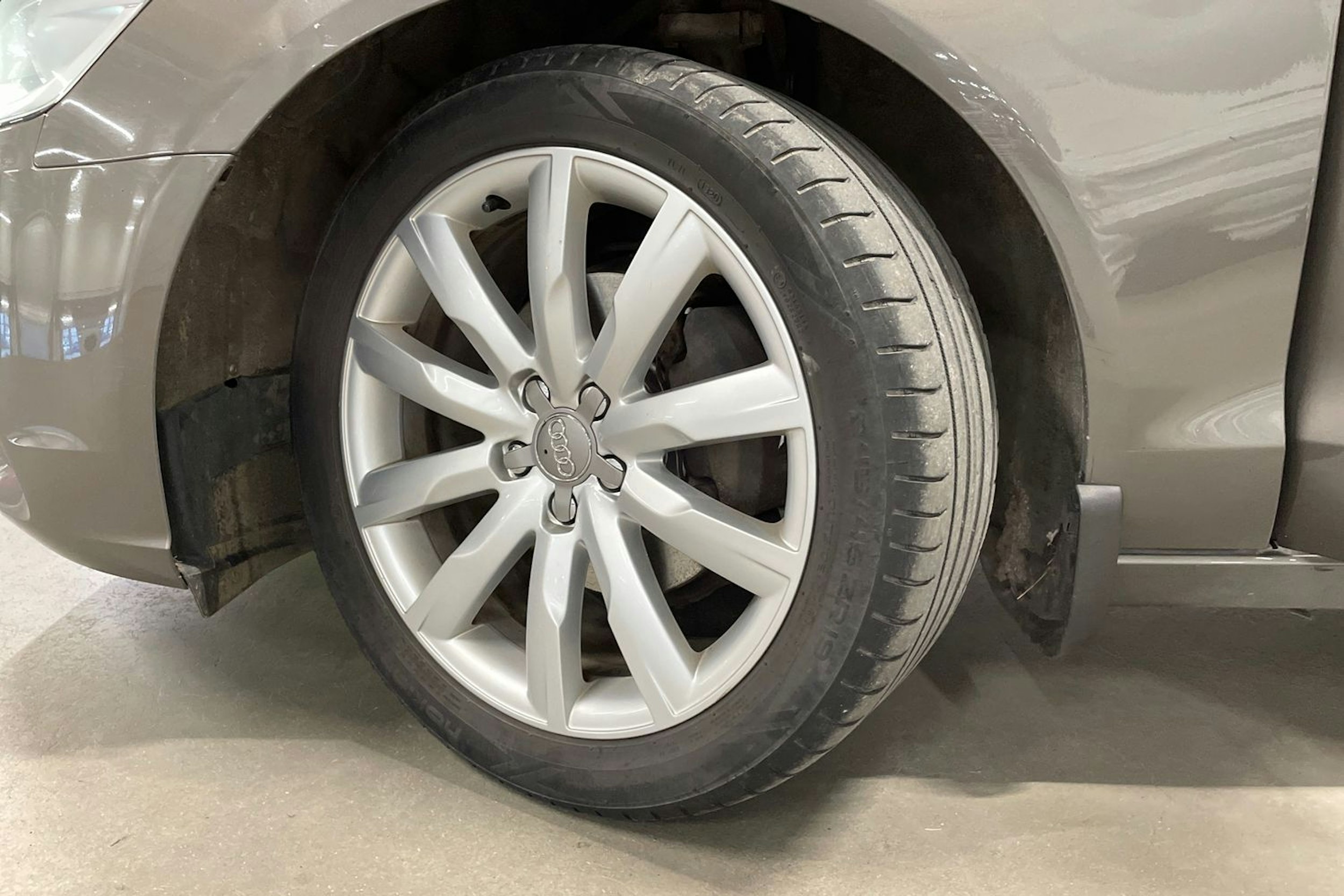harmaa Audi A6 2012 kuva 13.