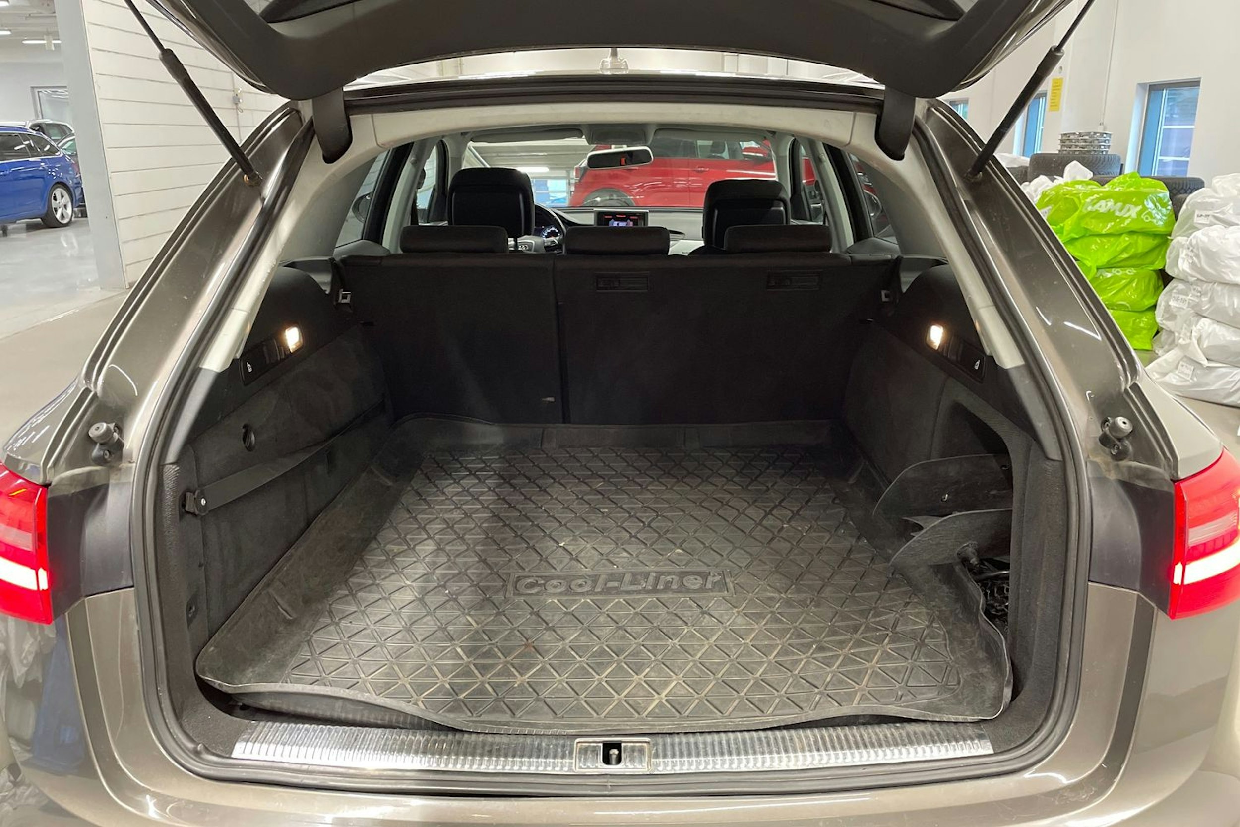 harmaa Audi A6 2012 kuva 14.
