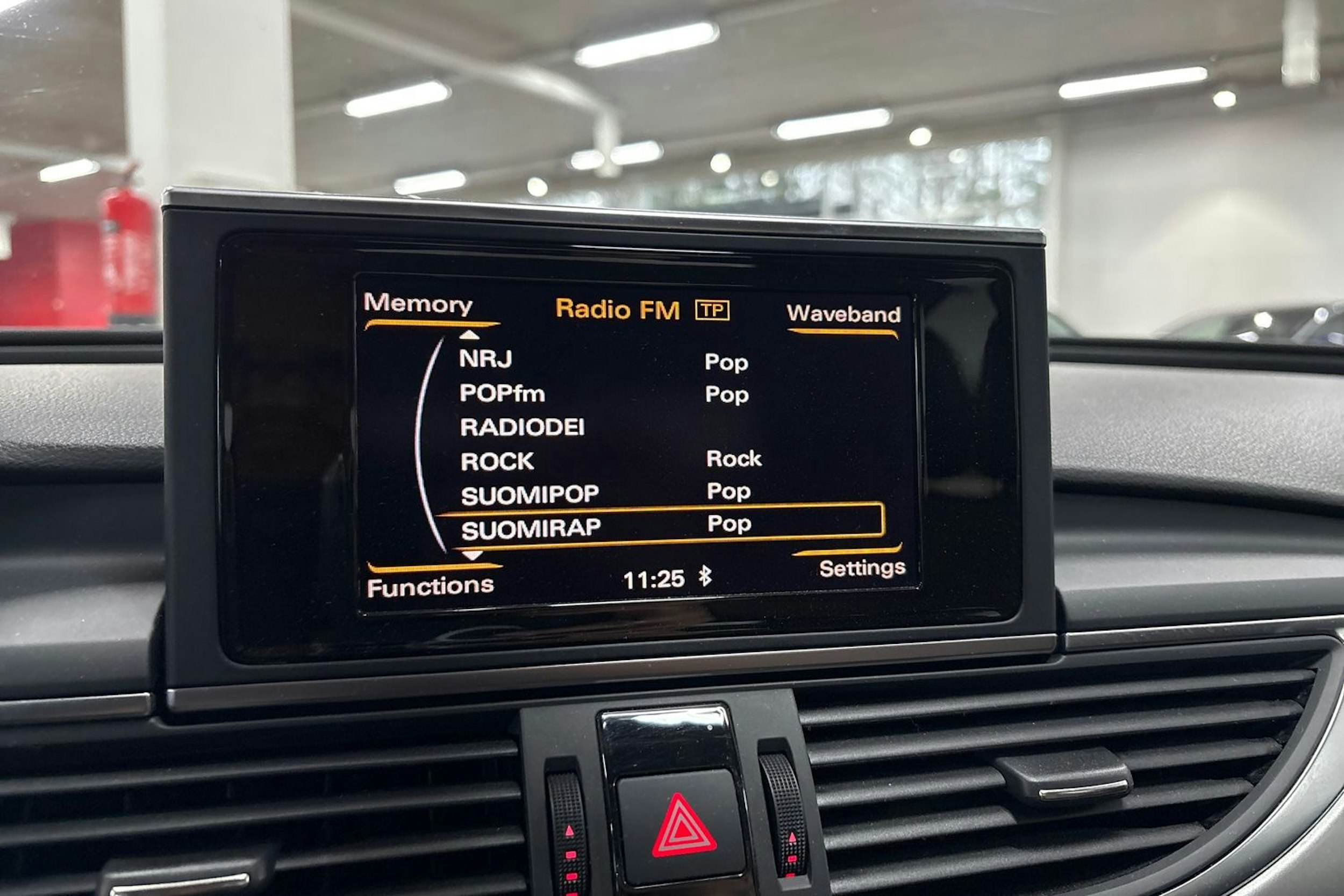 Harmaa Audi A6 2012 kuva 17.