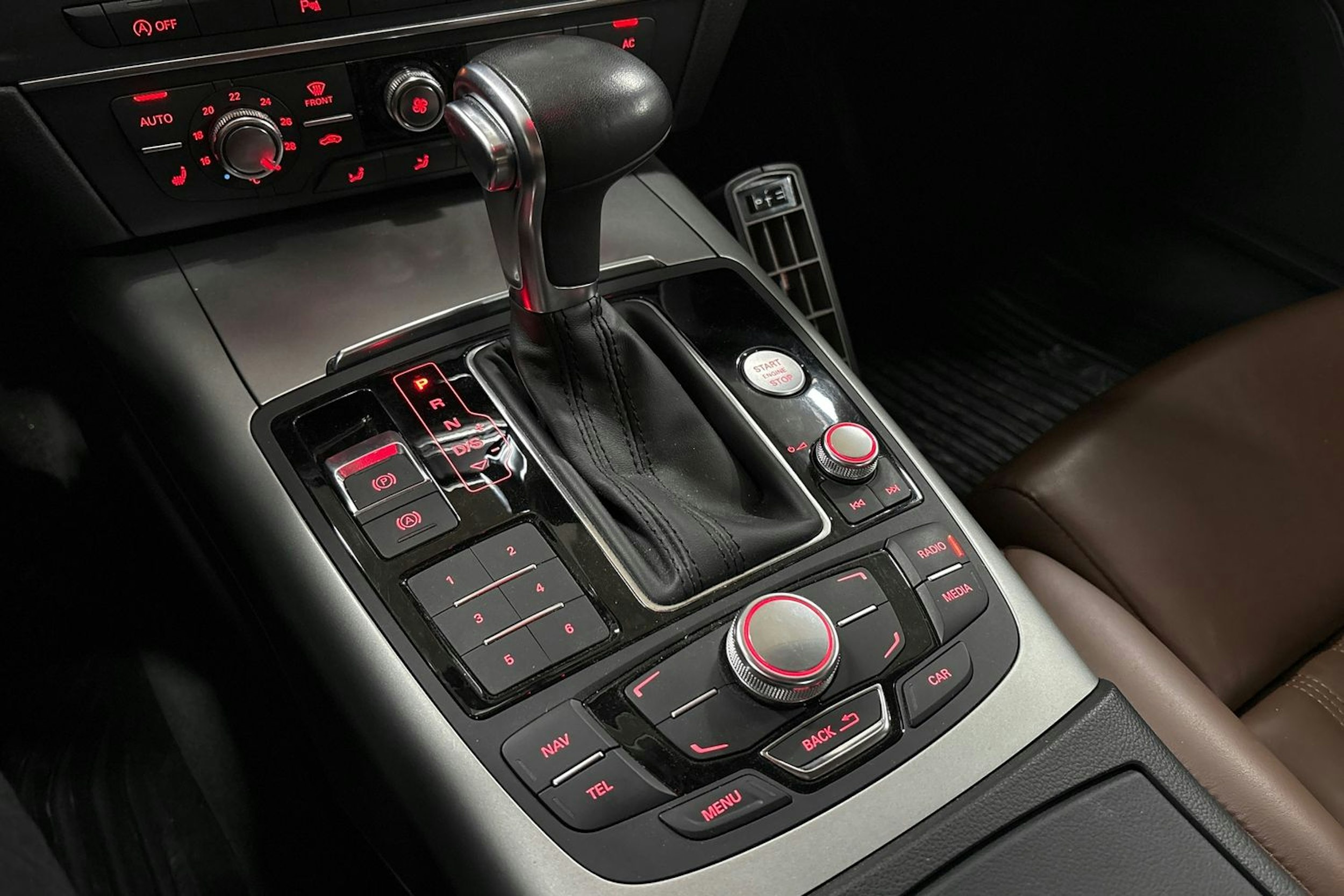 Harmaa Audi A6 2012 kuva 23.