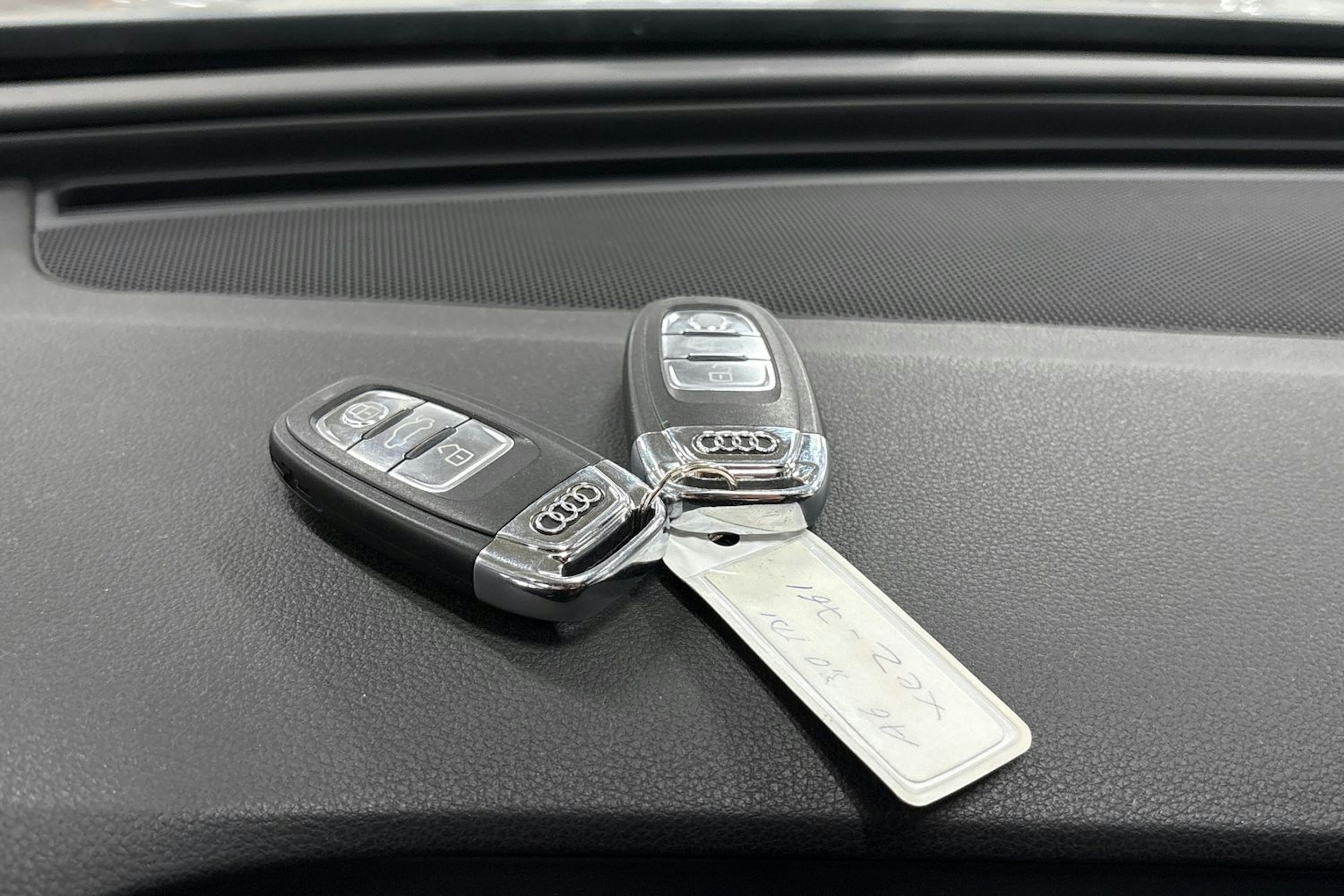 Harmaa Audi A6 2012 kuva 30.