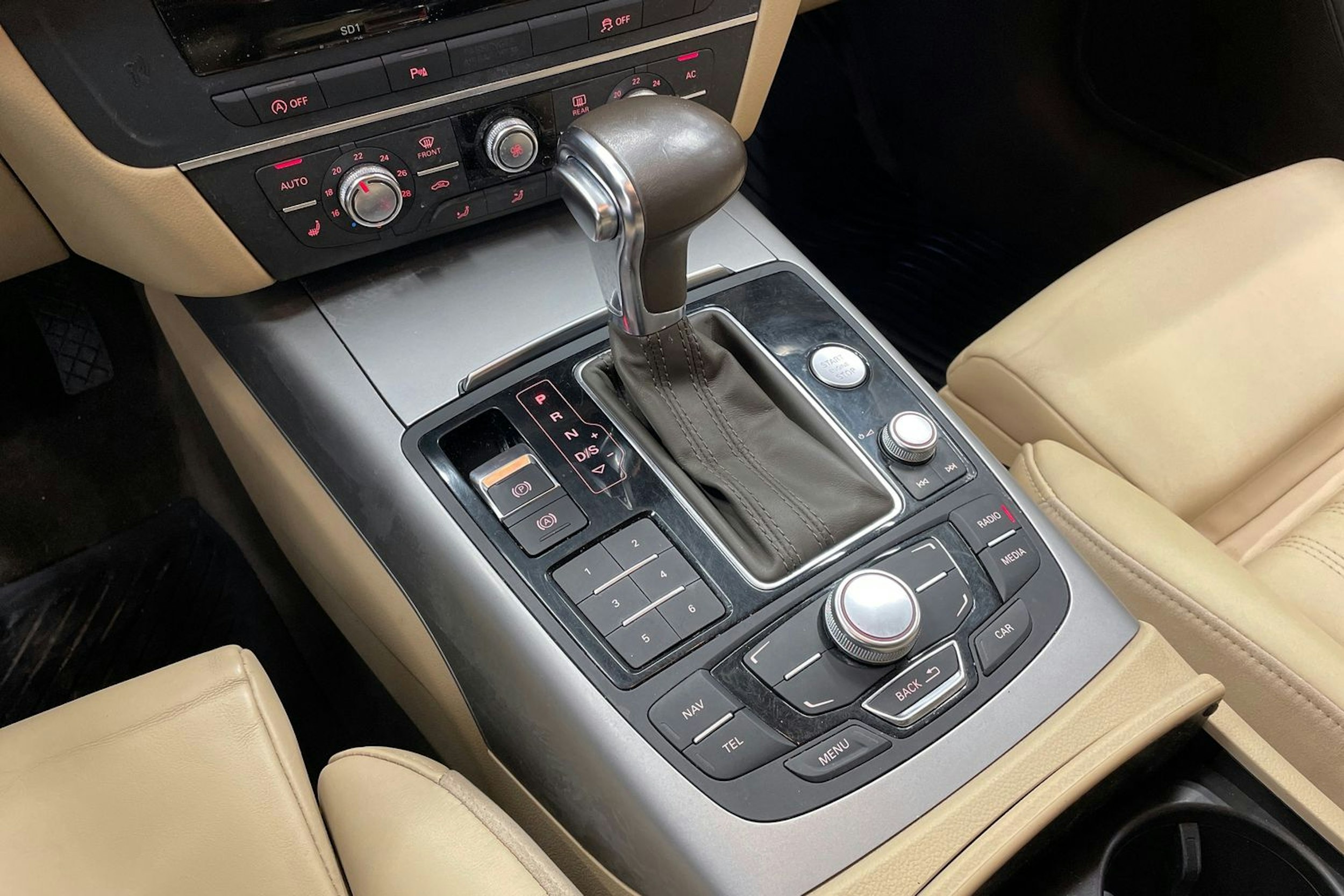 Harmaa Audi A6 2012 kuva 21.