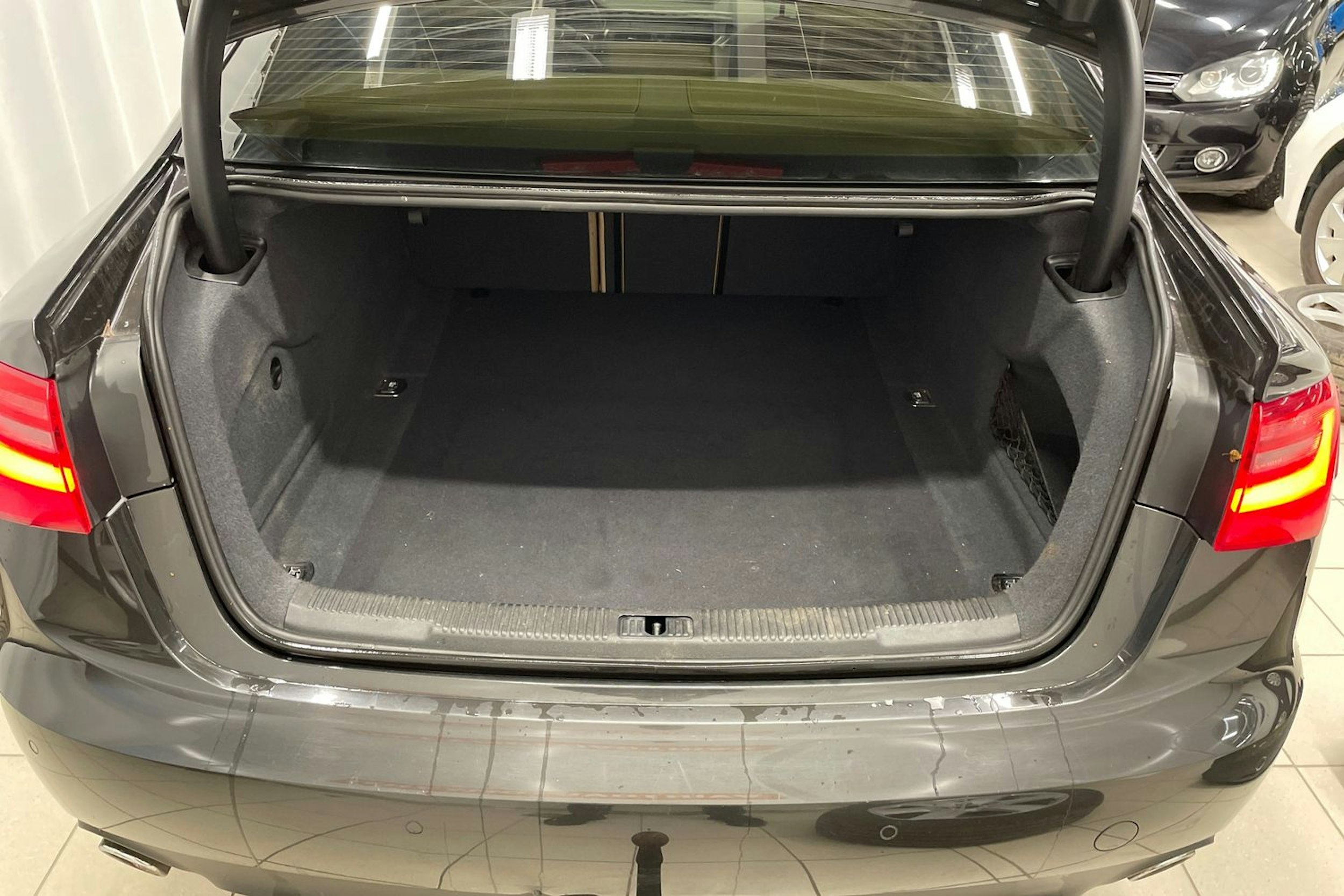 Harmaa Audi A6 2012 kuva 25.