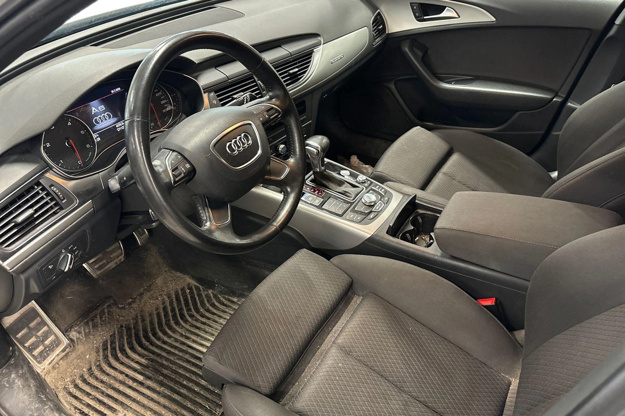 valkoinen Audi A6 2013 kuva 3.