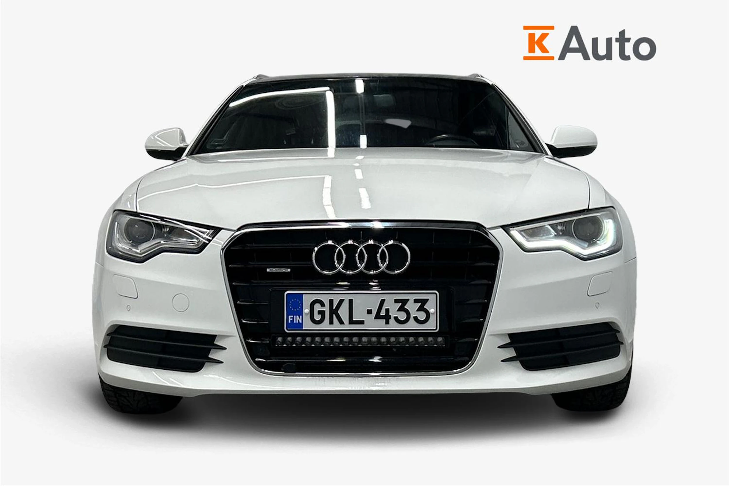 valkoinen Audi A6 2013 kuva 4.