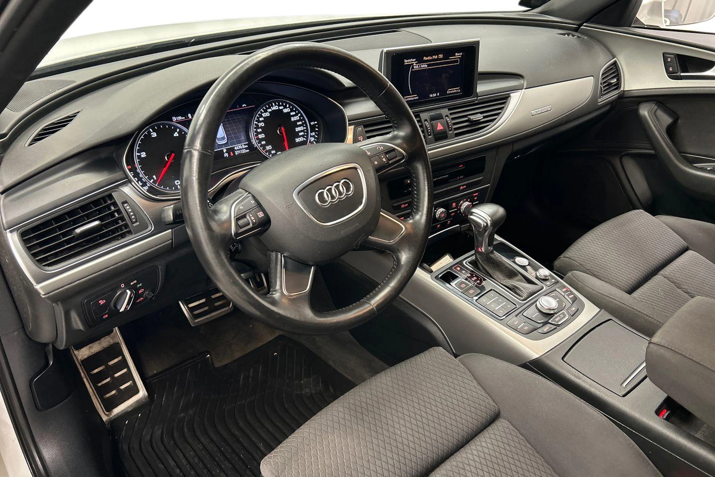 valkoinen Audi A6 2013 kuva 6.