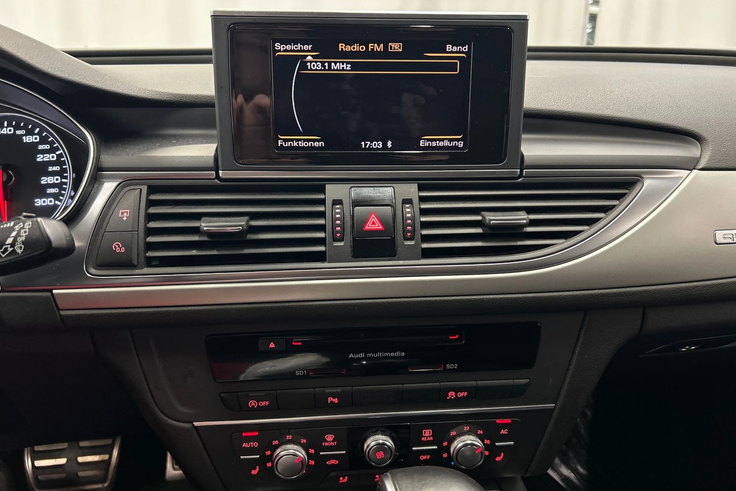valkoinen Audi A6 2013 kuva 21.