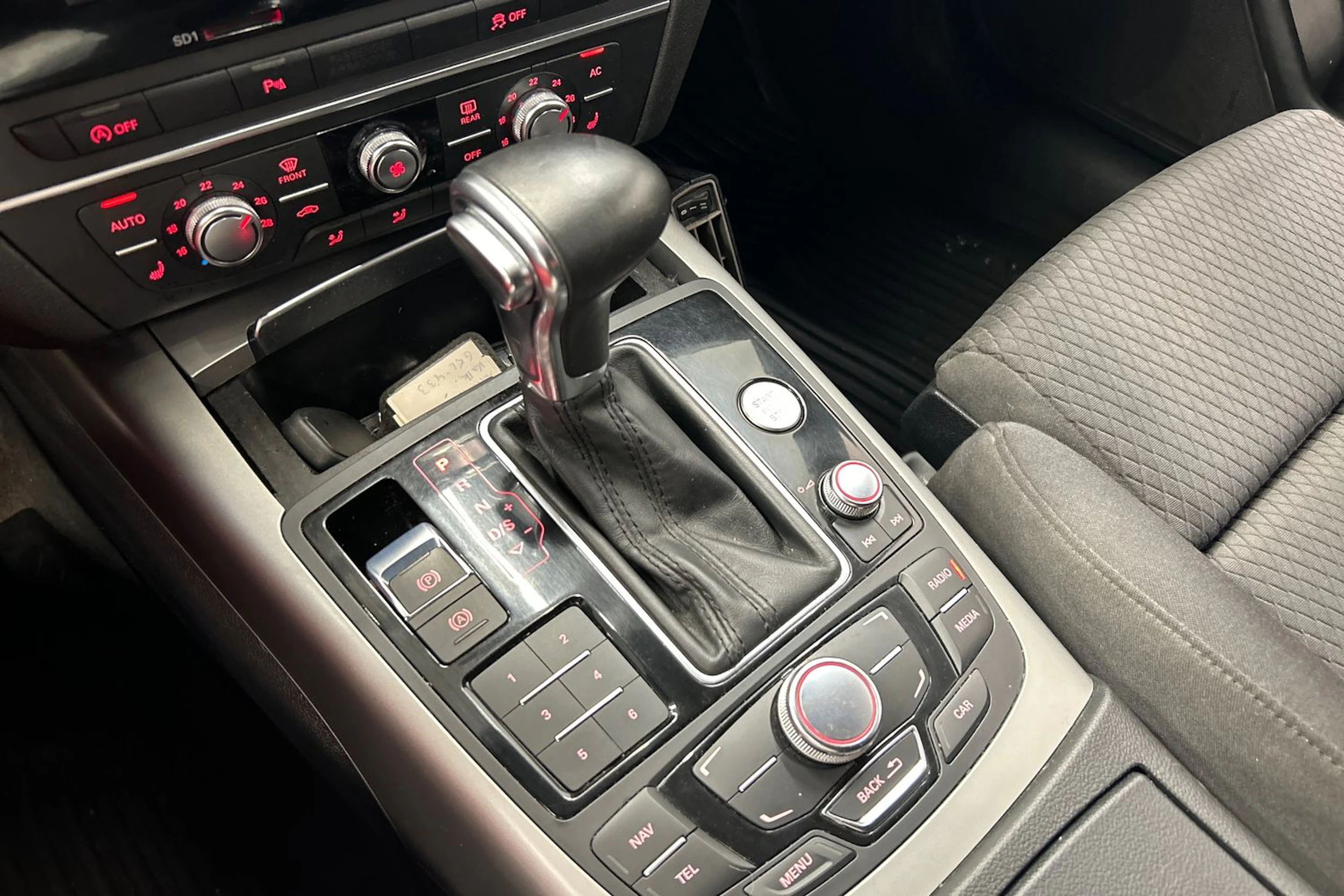 valkoinen Audi A6 2013 kuva 23.