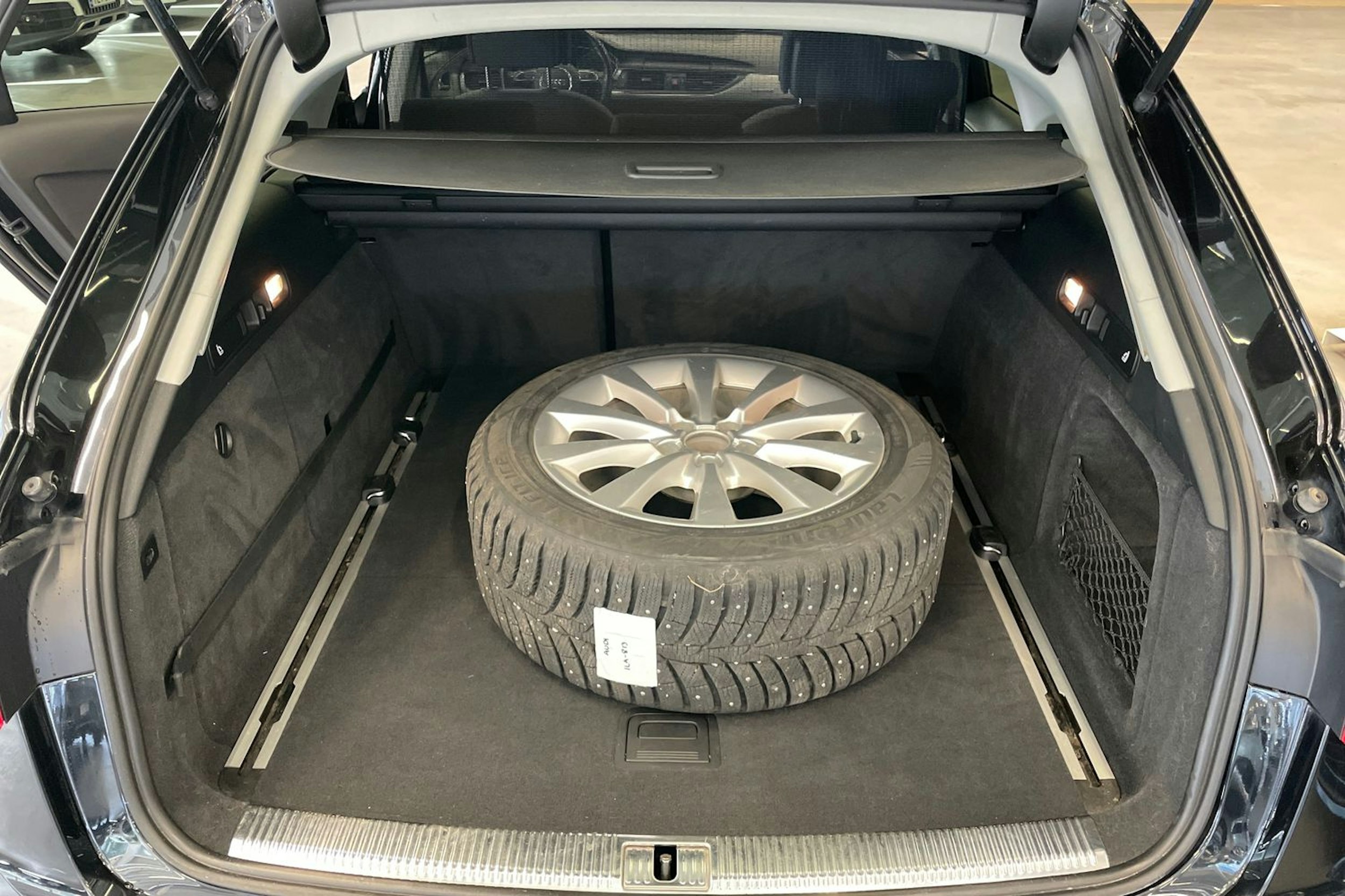 musta Audi A6 2013 kuva 11.
