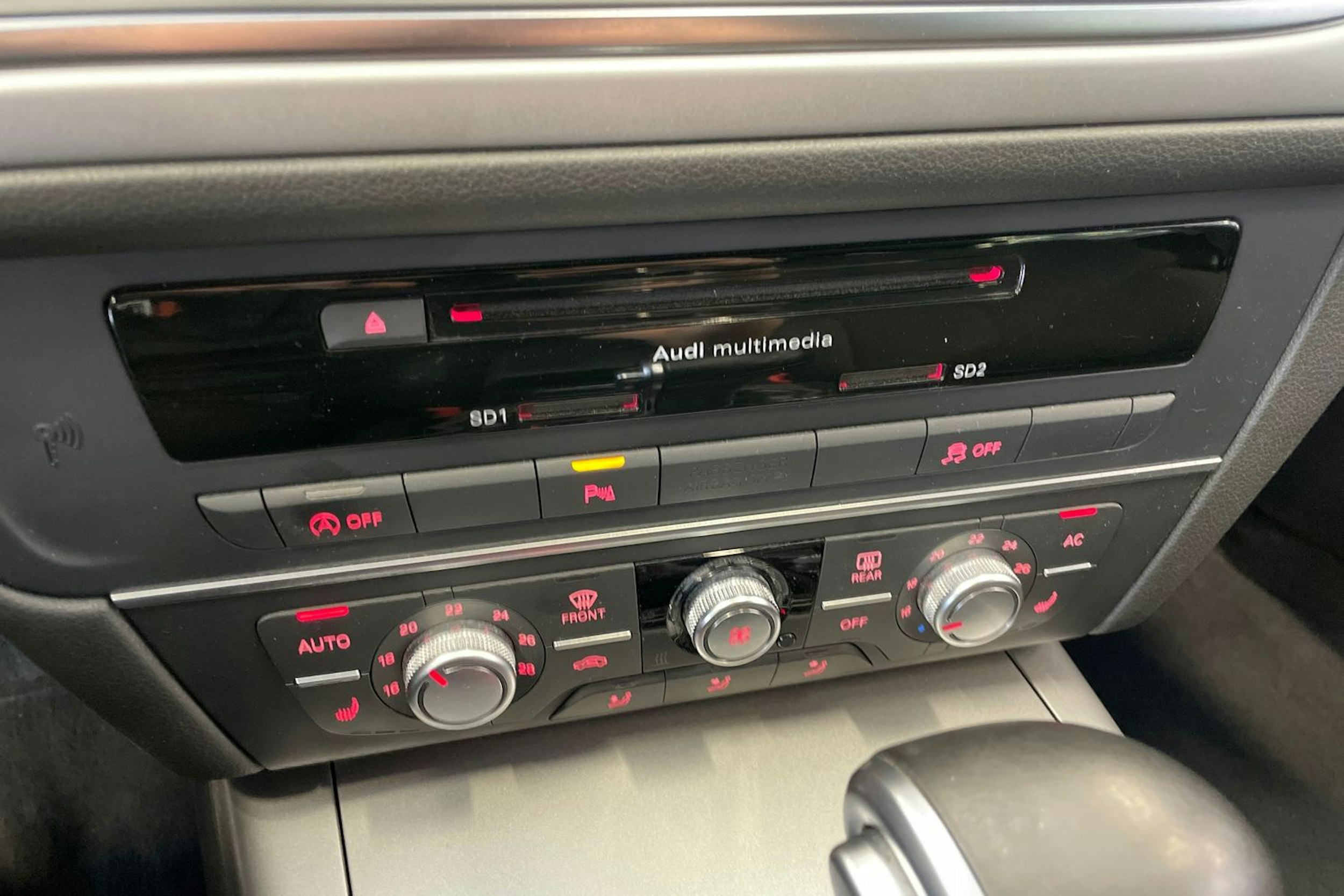 musta Audi A6 2013 kuva 17.