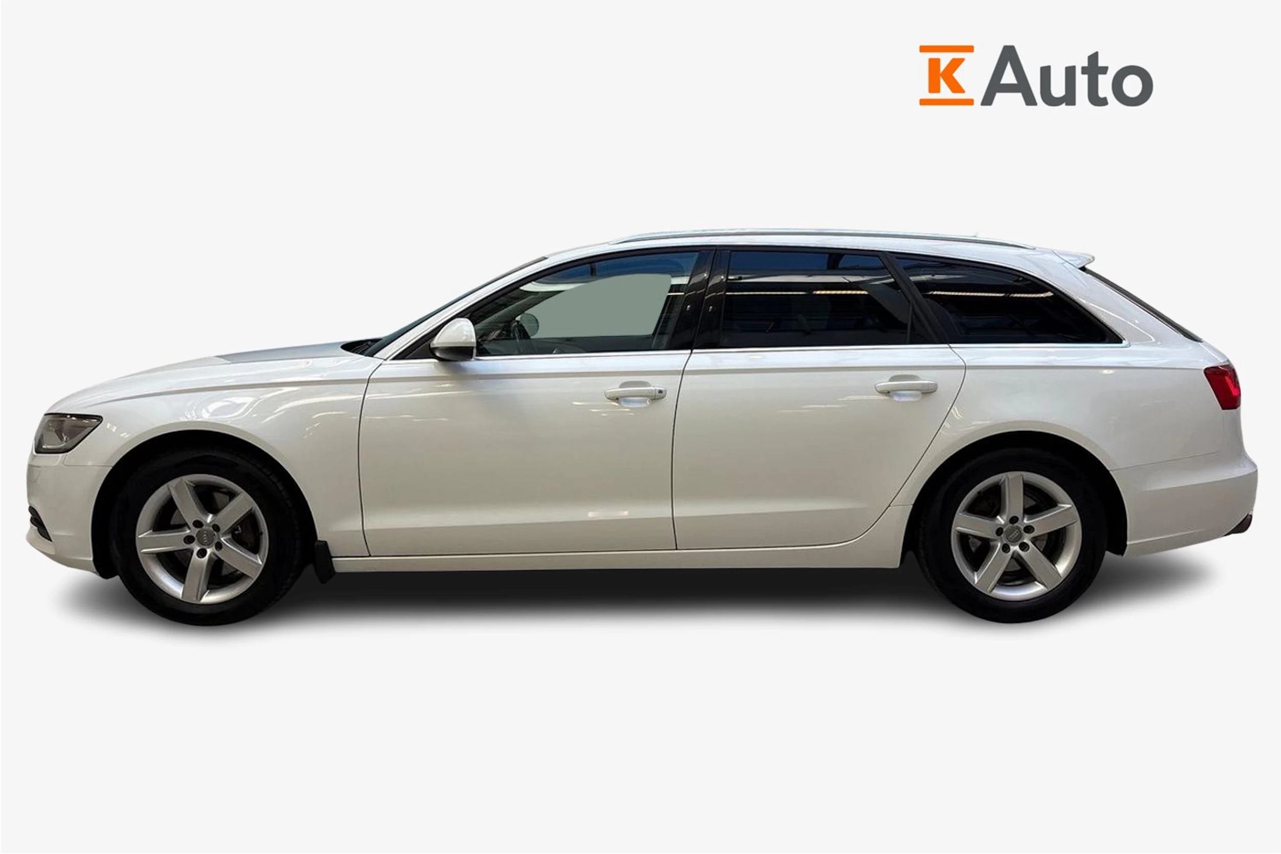 Valkoinen Audi A6 2013 kuva 5.