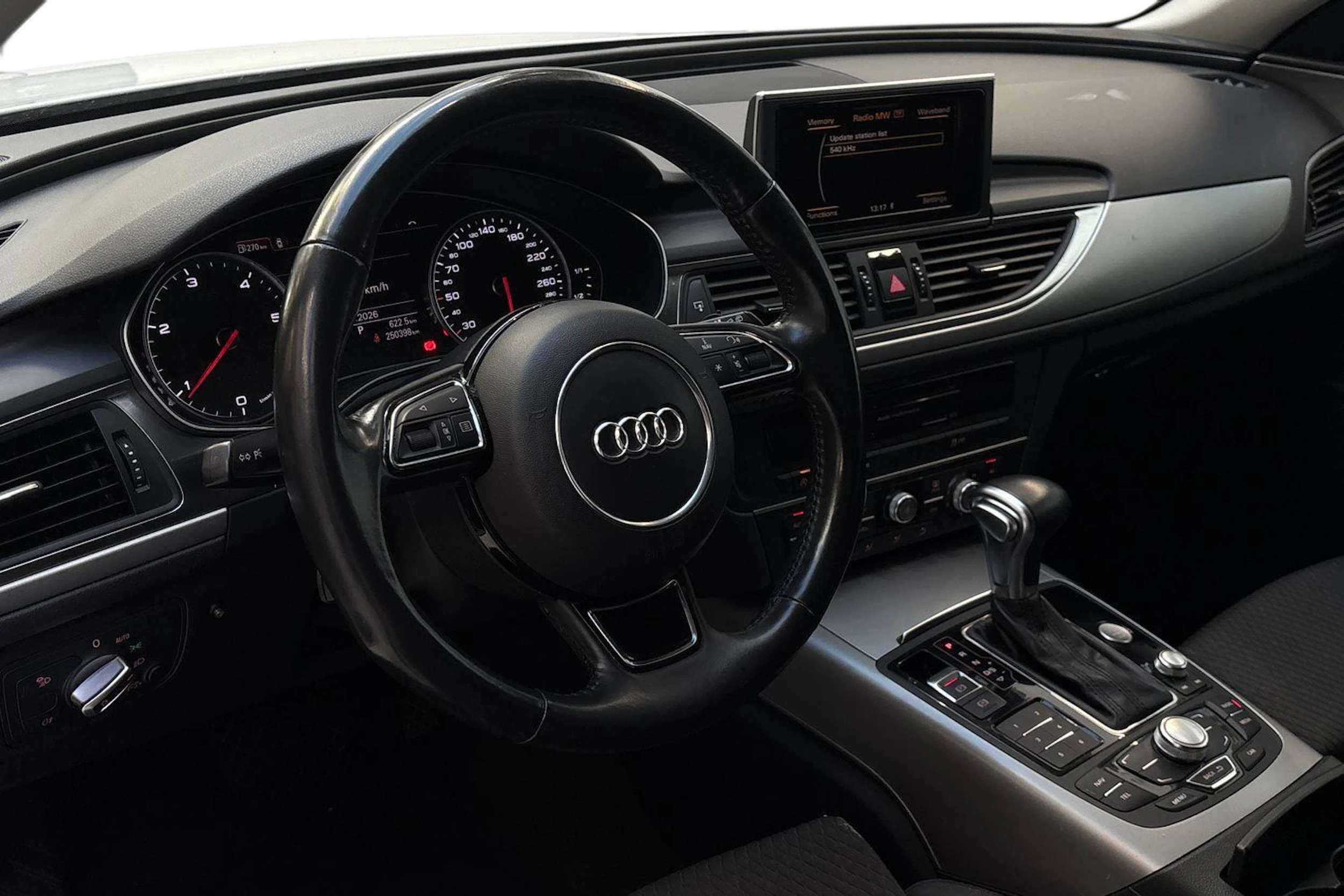 Valkoinen Audi A6 2013 kuva 6.