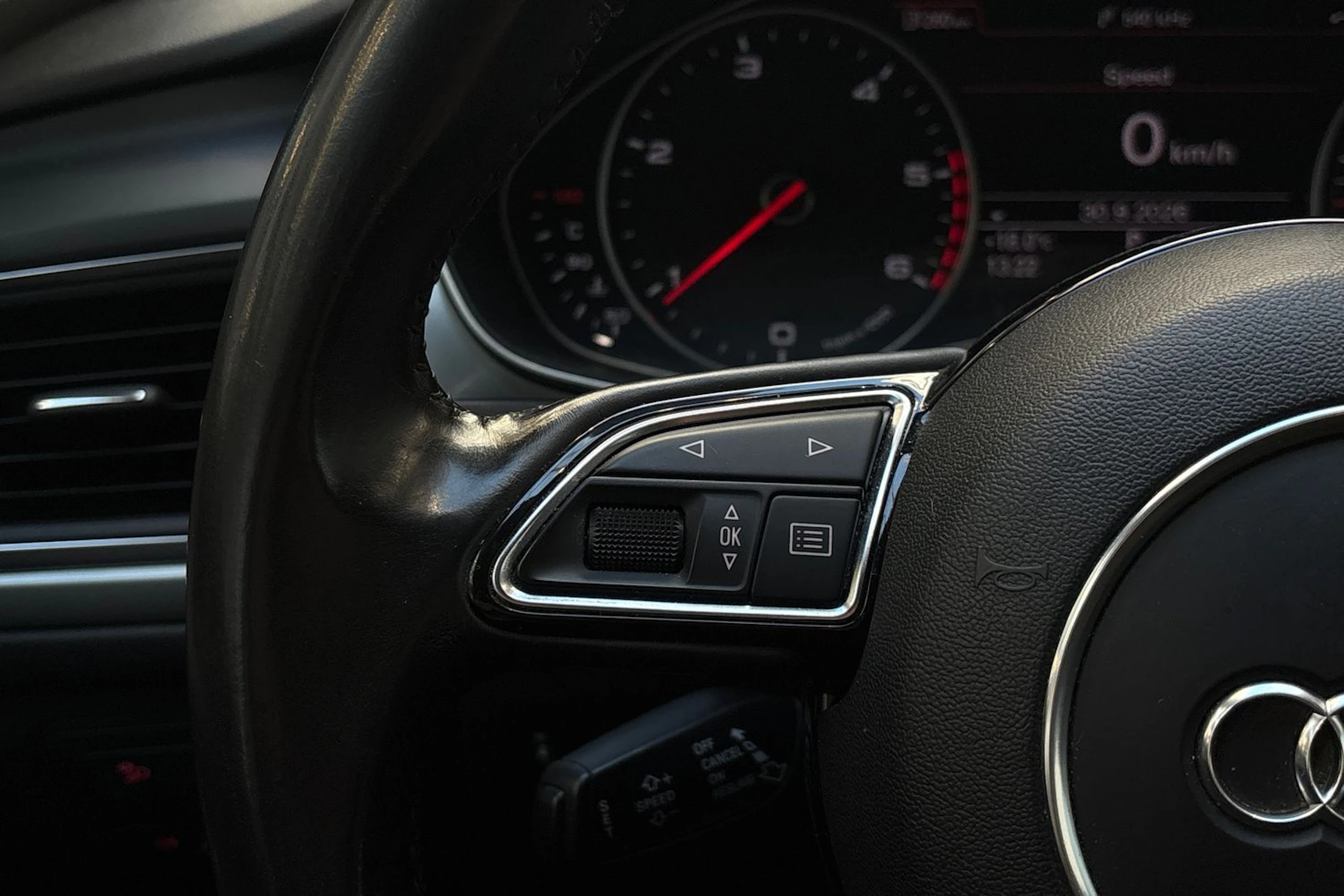 Valkoinen Audi A6 2013 kuva 13.