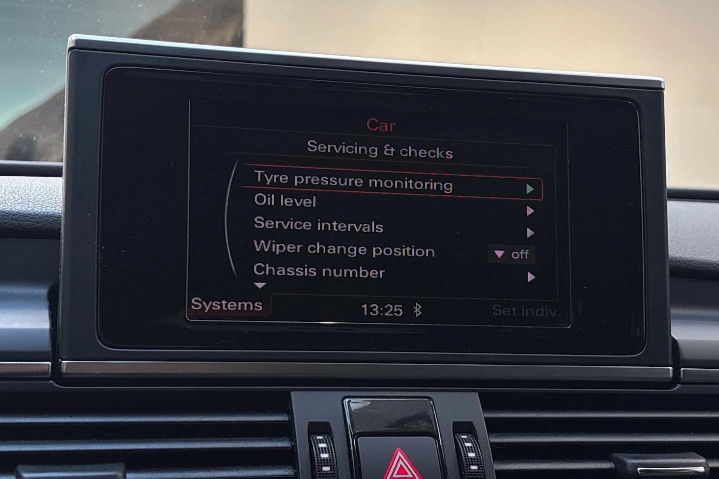 Valkoinen Audi A6 2013 kuva 20.