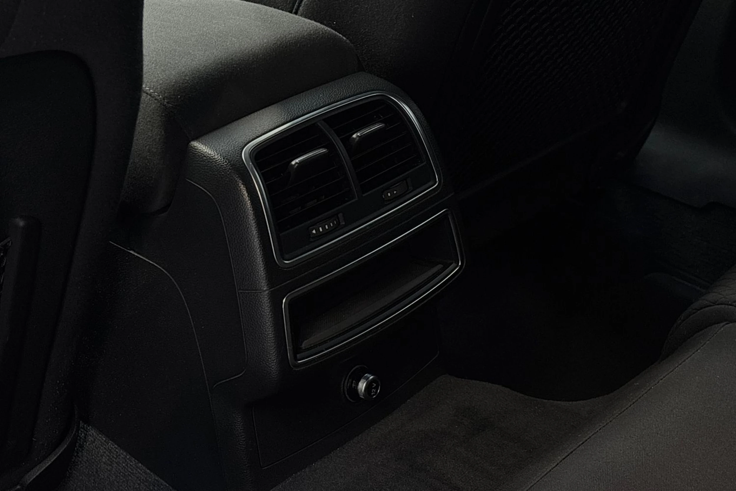 Valkoinen Audi A6 2013 kuva 25.