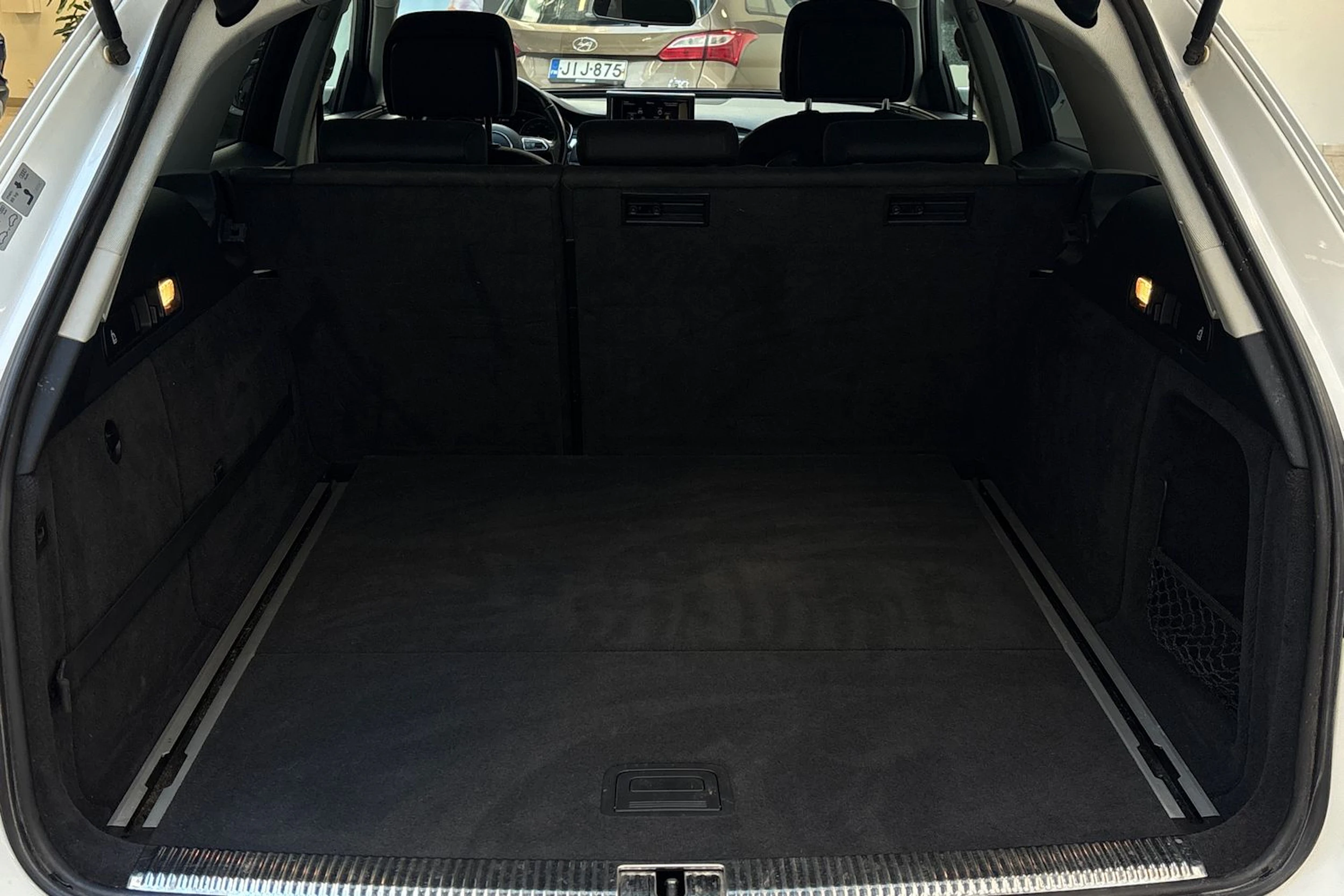Valkoinen Audi A6 2013 kuva 26.