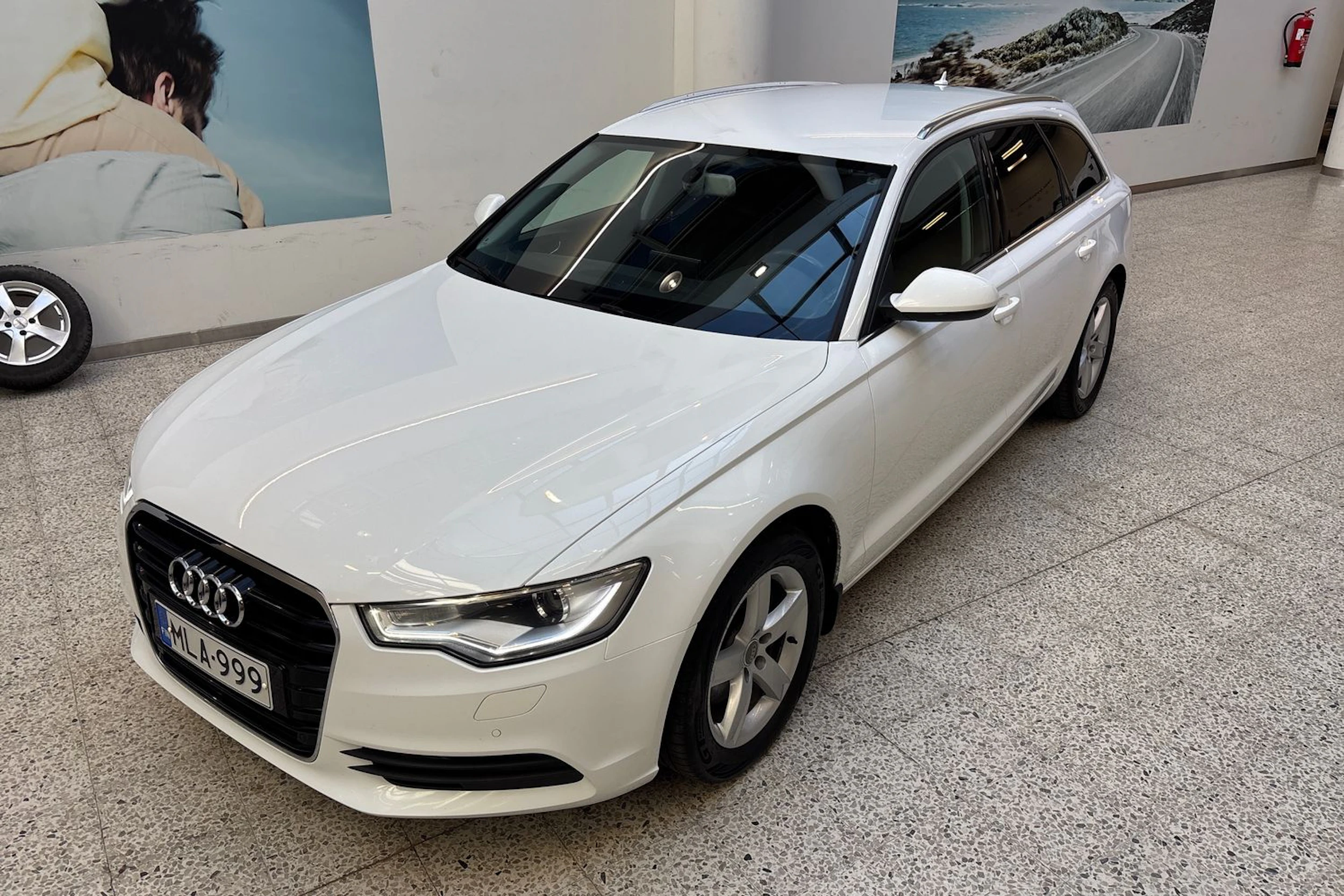 Valkoinen Audi A6 2013 kuva 29.