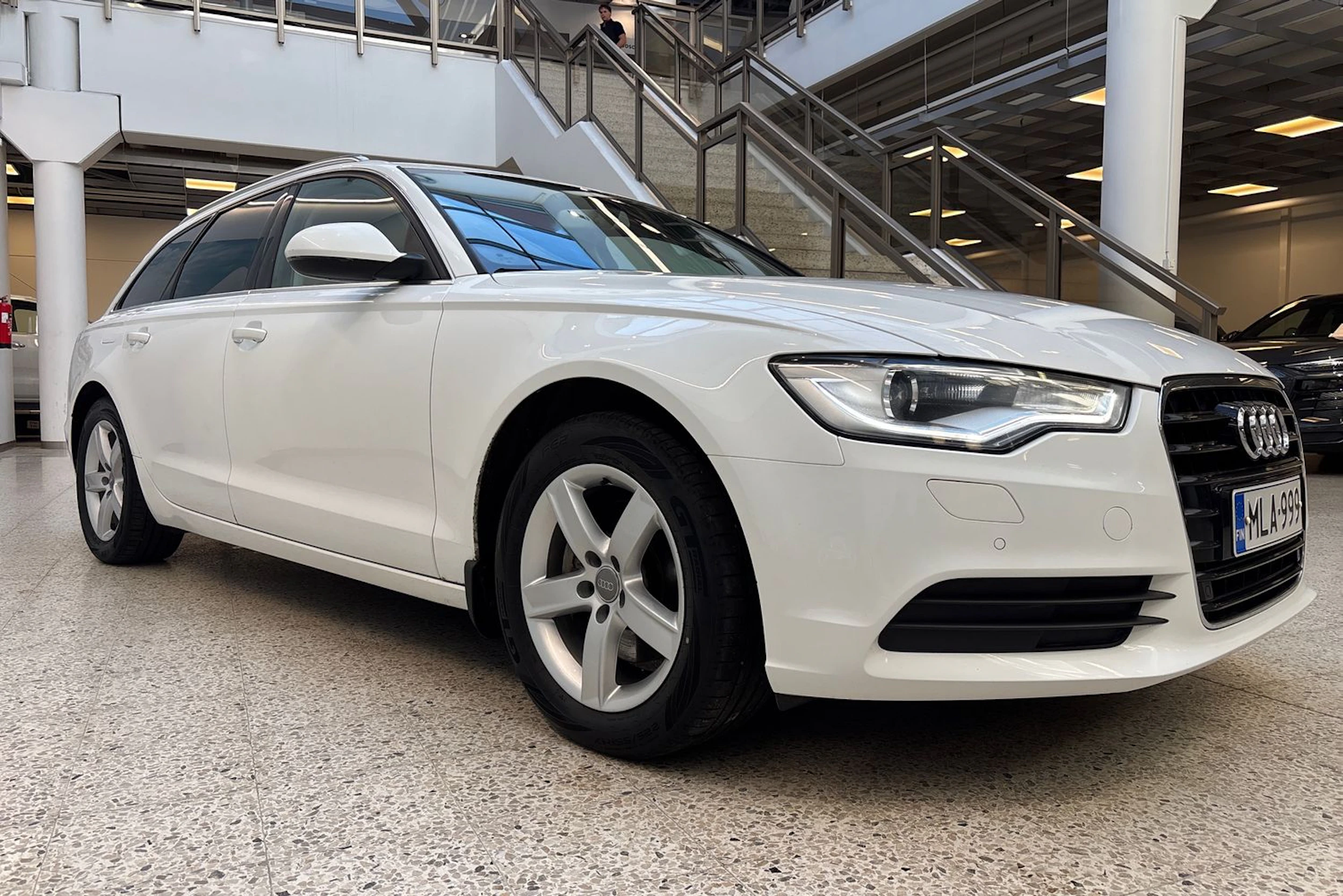 Valkoinen Audi A6 2013 kuva 30.