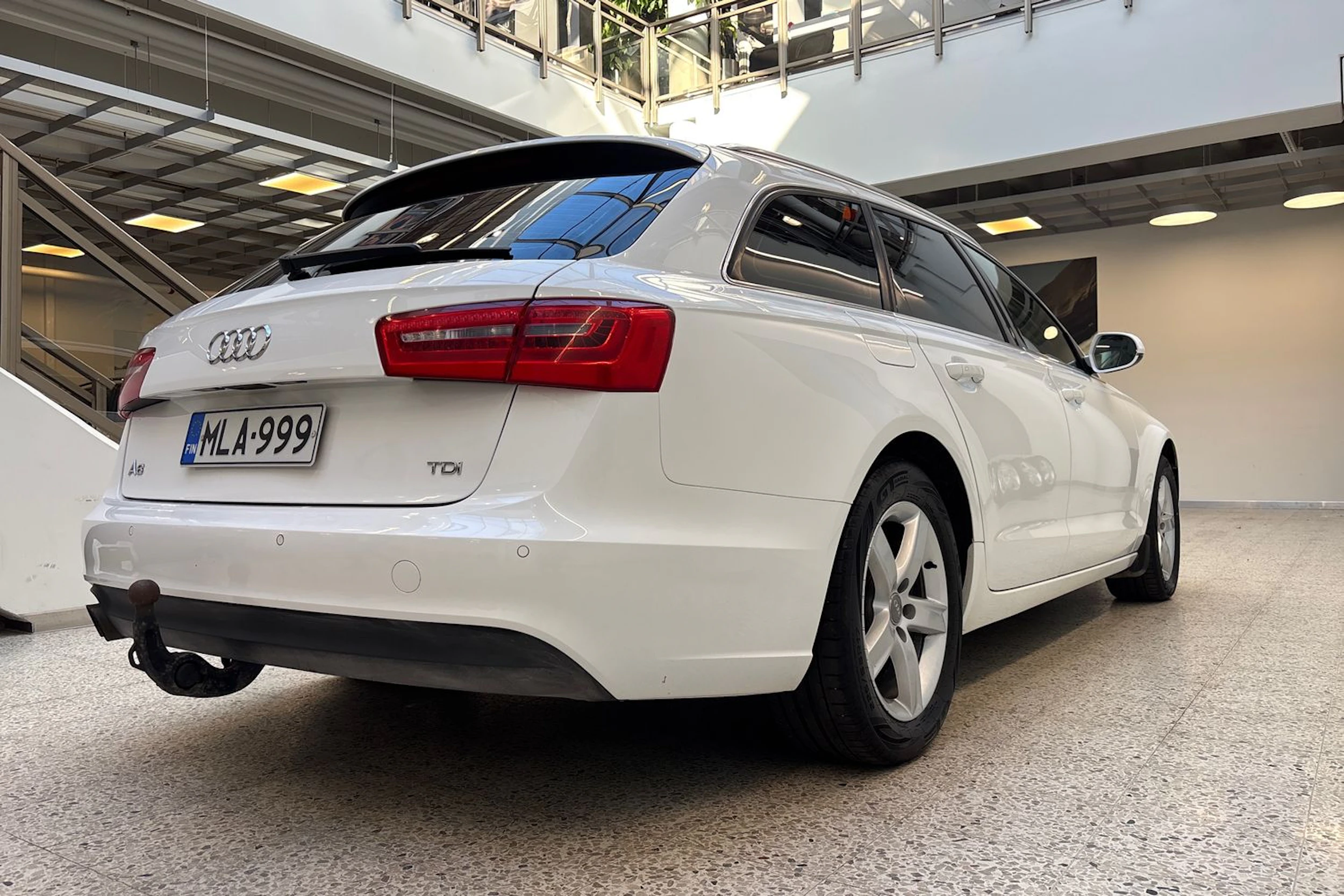 Valkoinen Audi A6 2013 kuva 32.