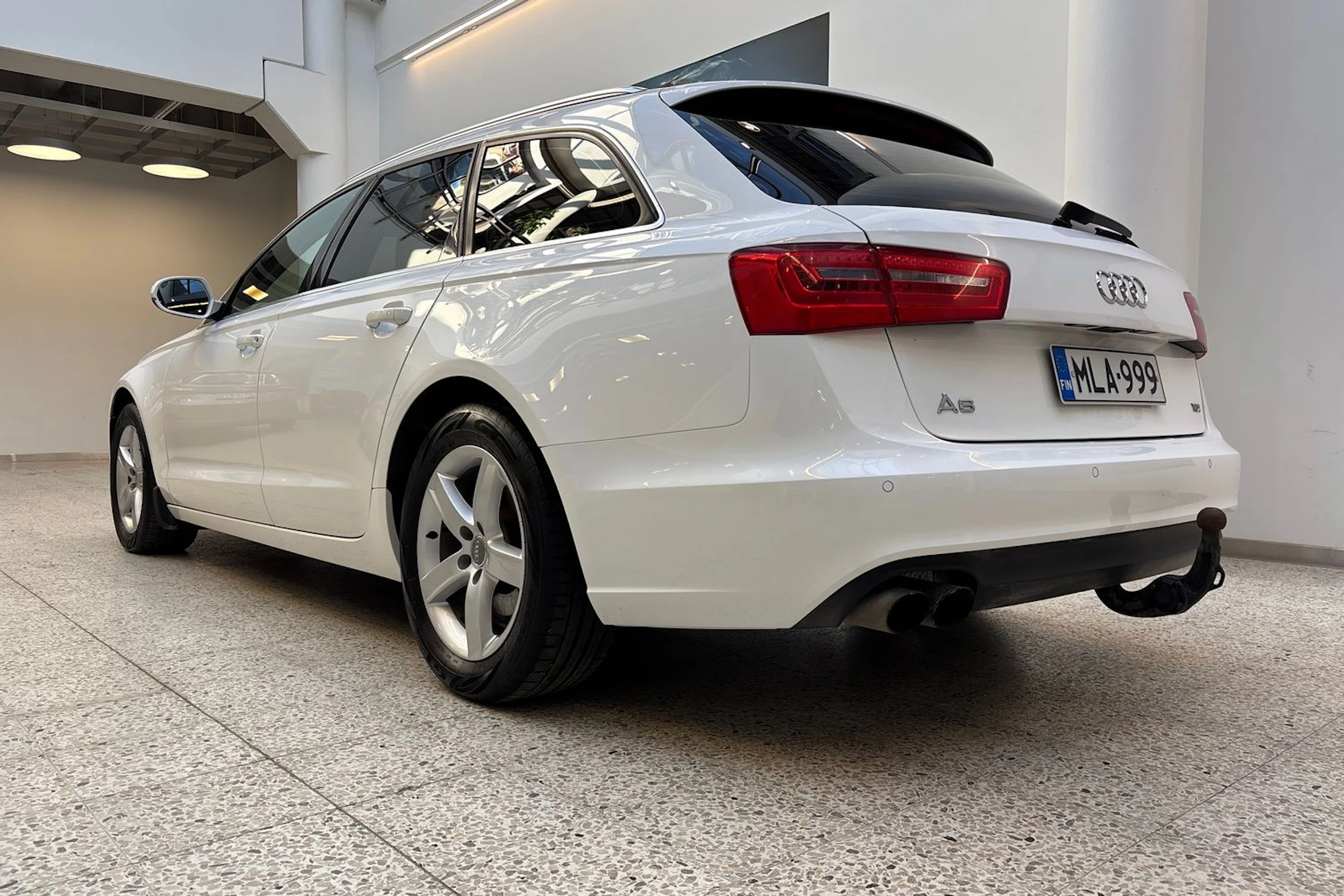 Valkoinen Audi A6 2013 kuva 34.