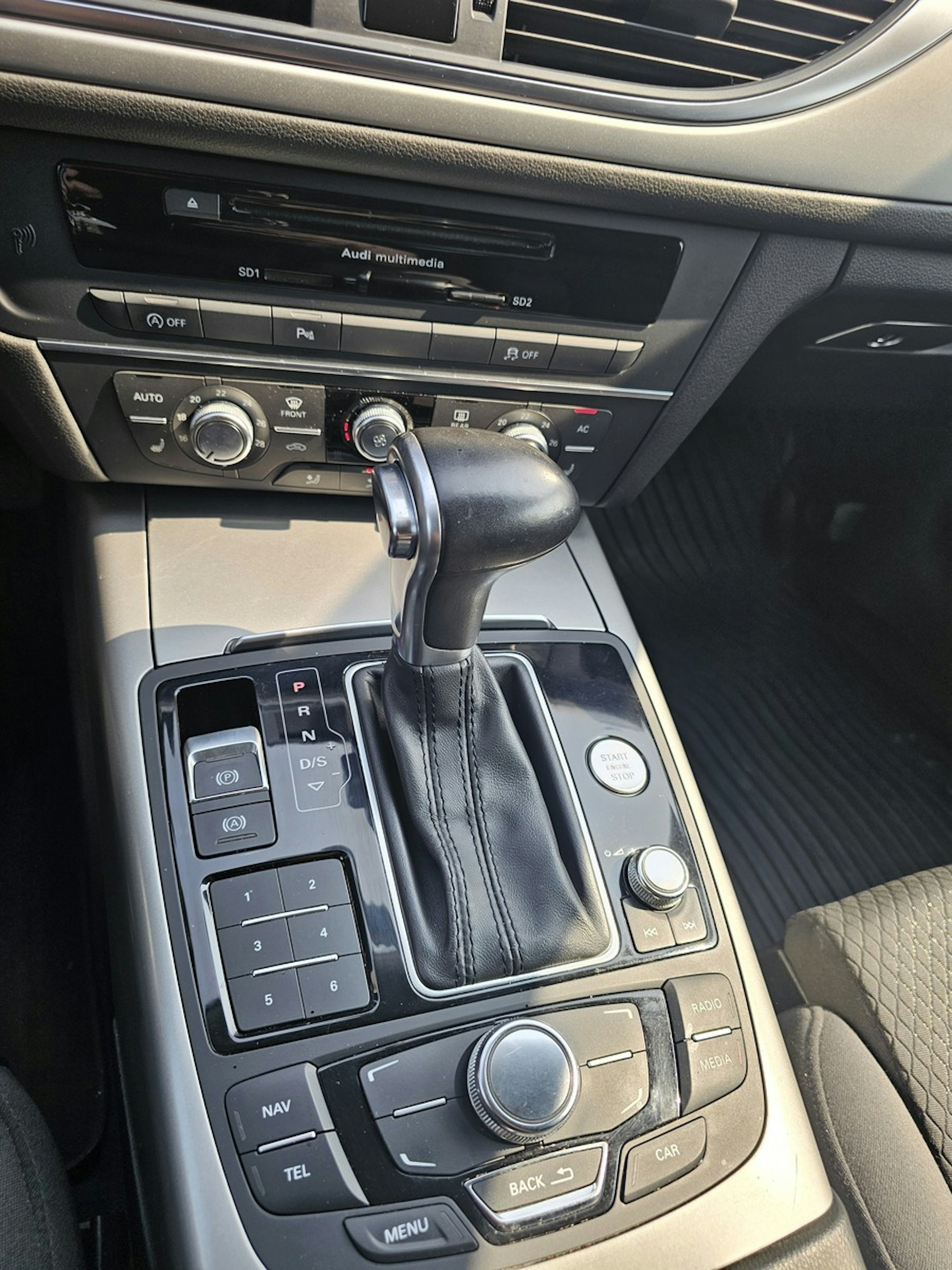 musta Audi A6 2013 kuva 17.