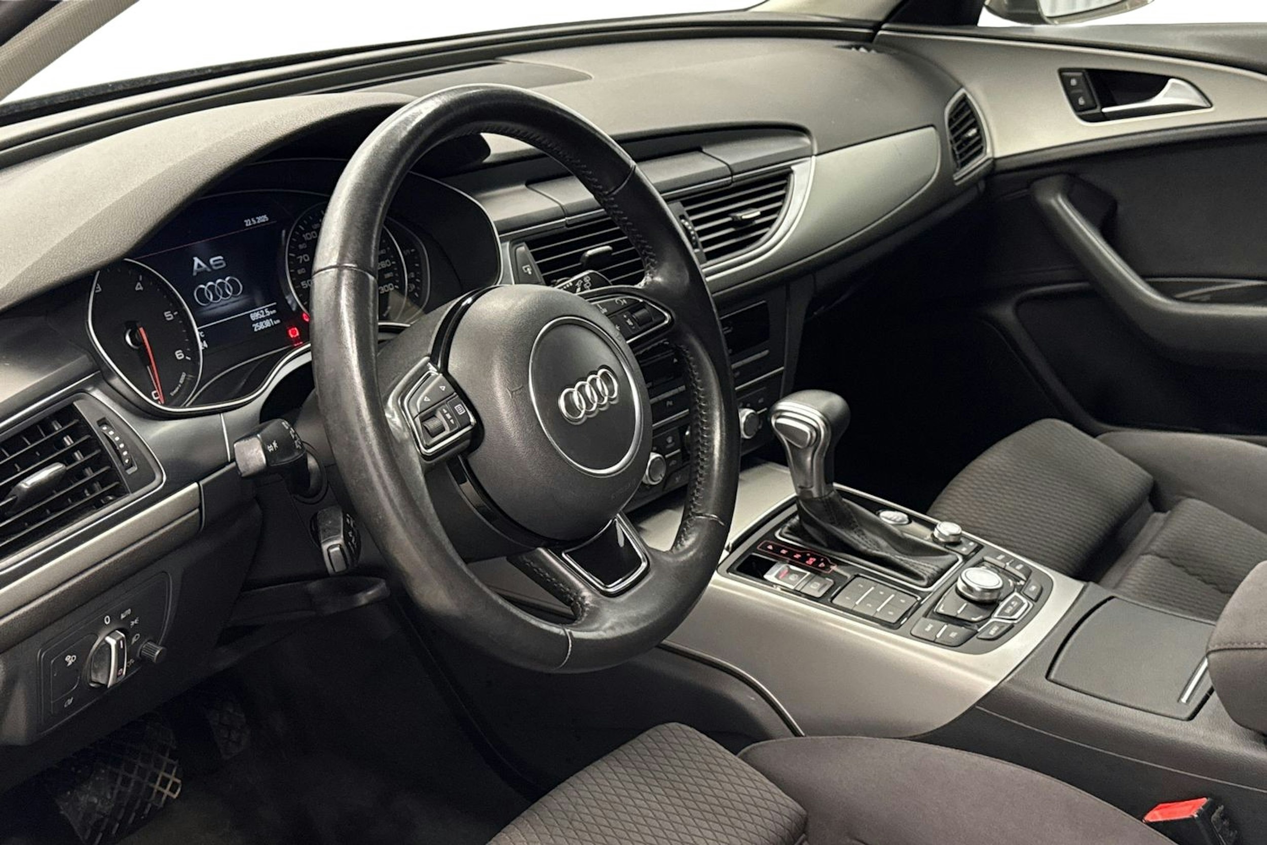harmaa Audi A6 2013 kuva 7.