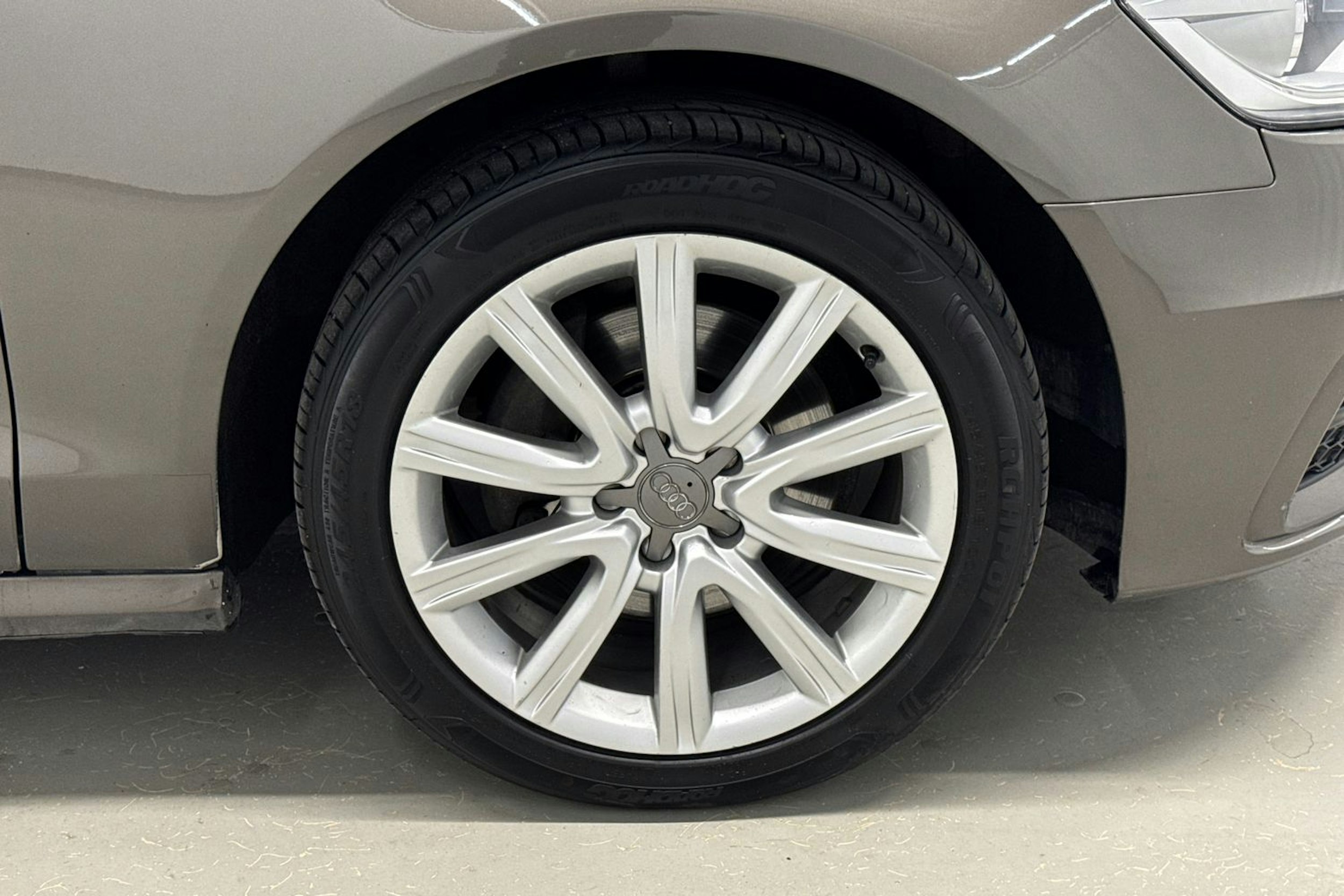 harmaa Audi A6 2013 kuva 13.