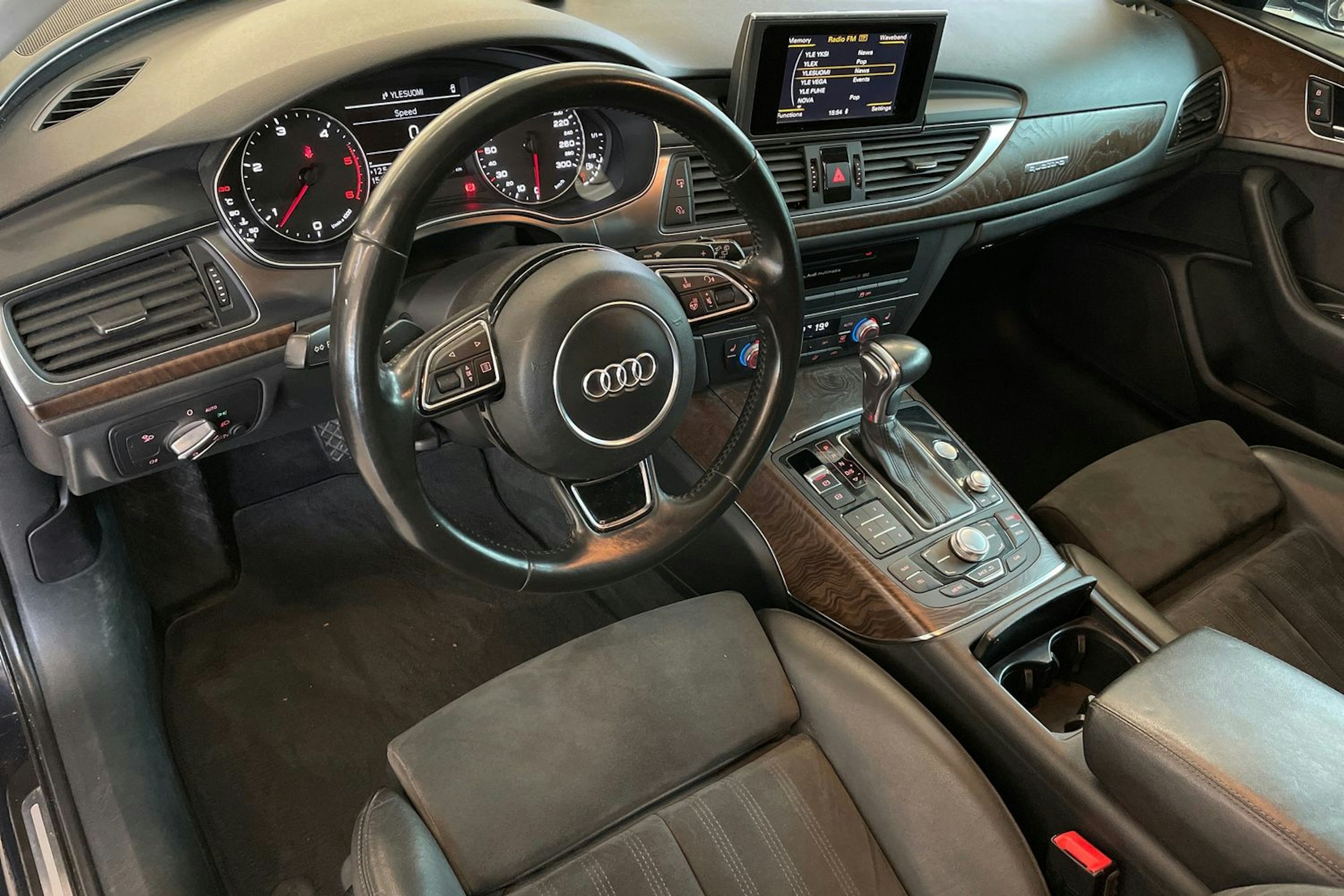 Sininen Audi A6 2014 kuva 7.