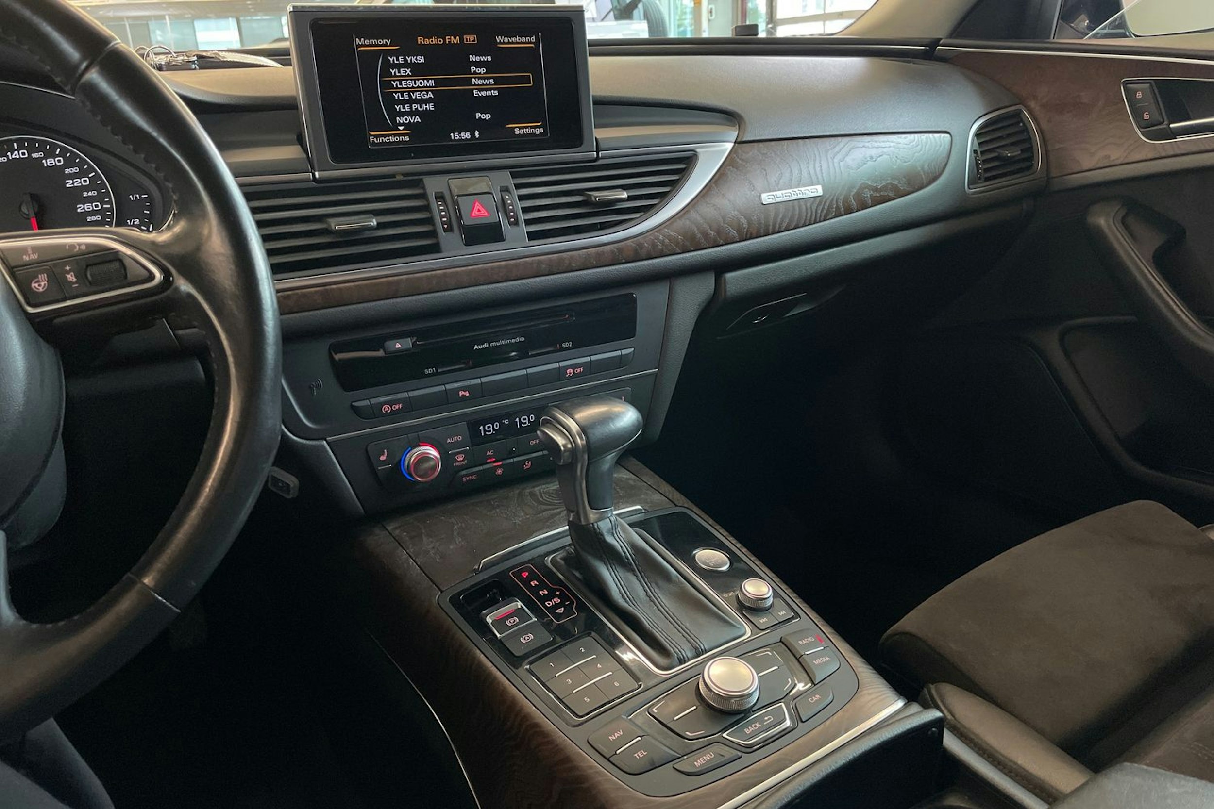 Sininen Audi A6 2014 kuva 21.