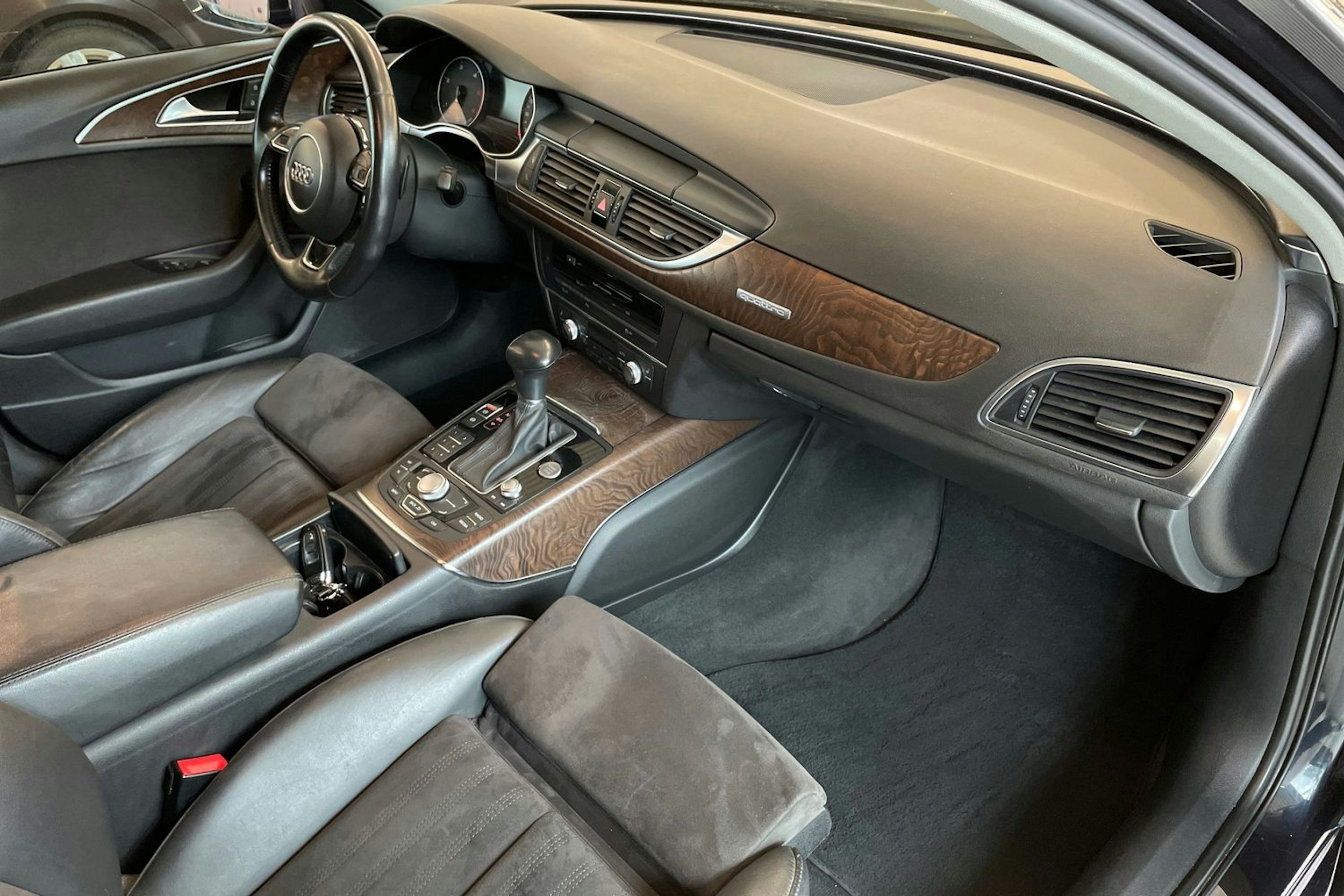 Sininen Audi A6 2014 kuva 24.