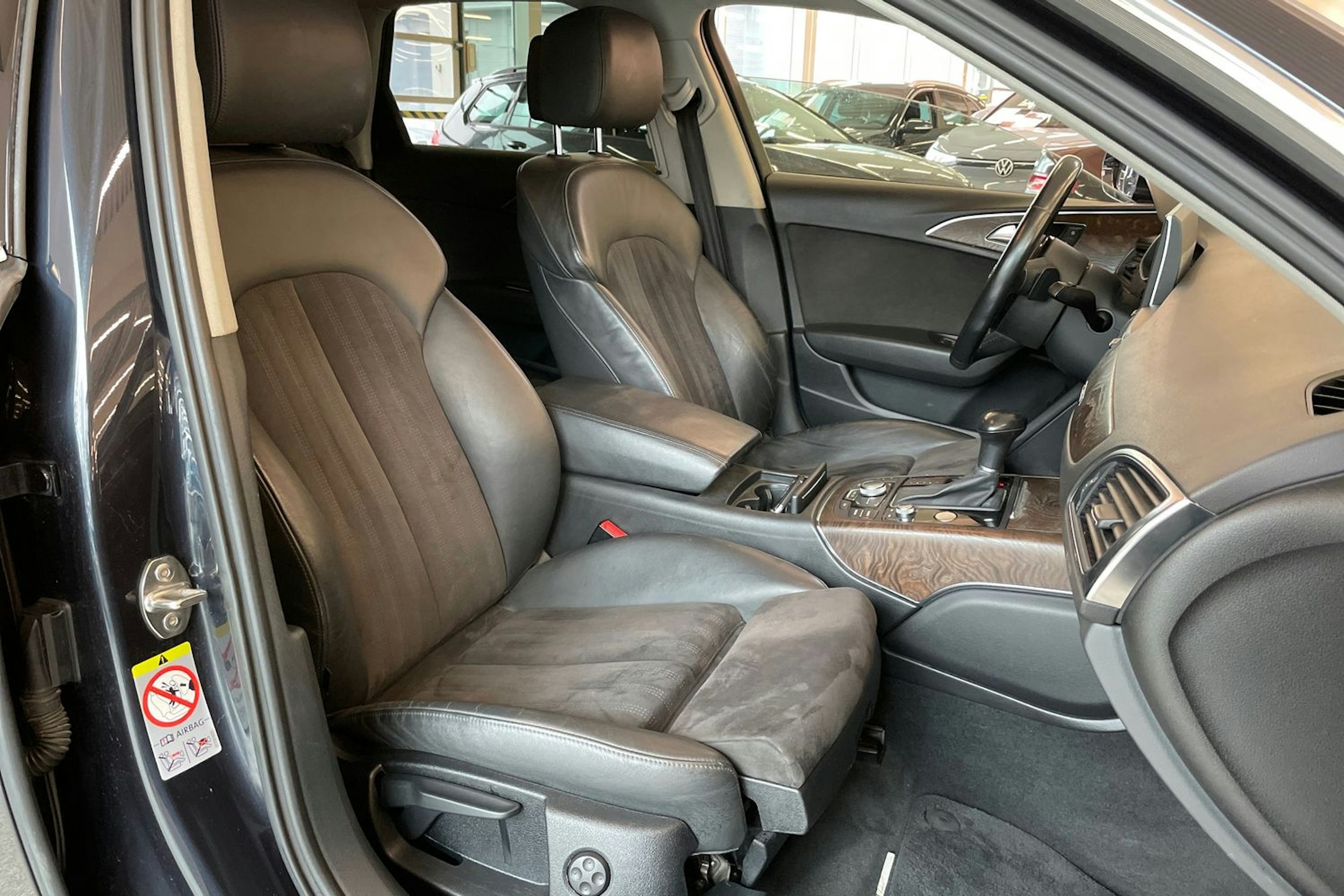 Sininen Audi A6 2014 kuva 25.