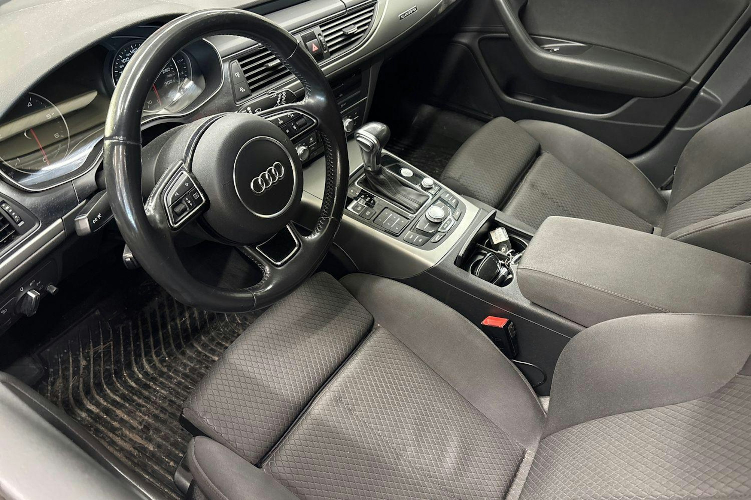 sininen Audi A6 2013 kuva 3.