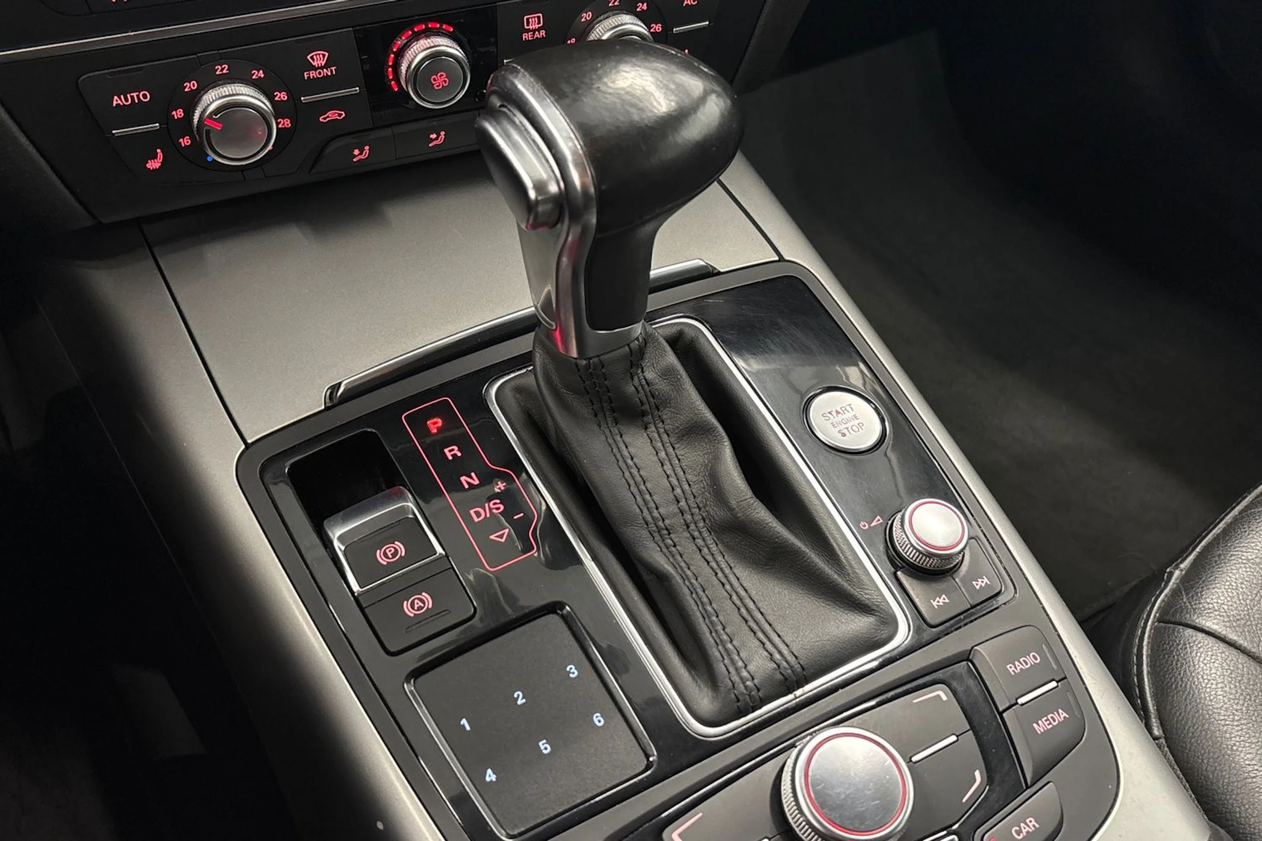 harmaa Audi A6 2014 kuva 17.