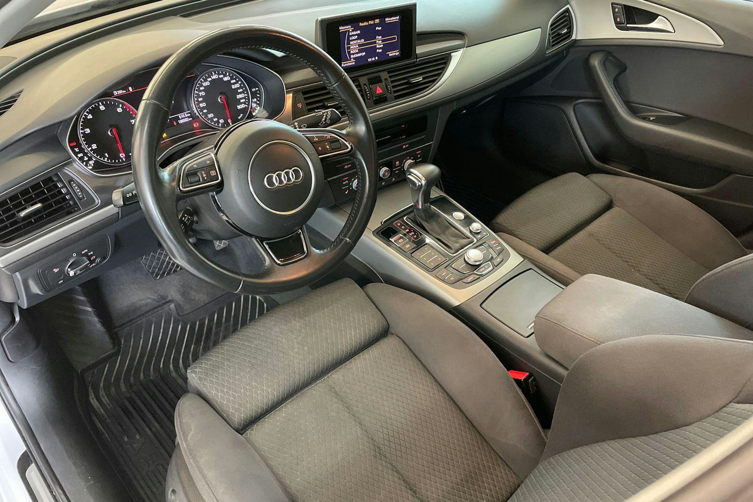 Valkoinen Audi A6 2014 kuva 7.