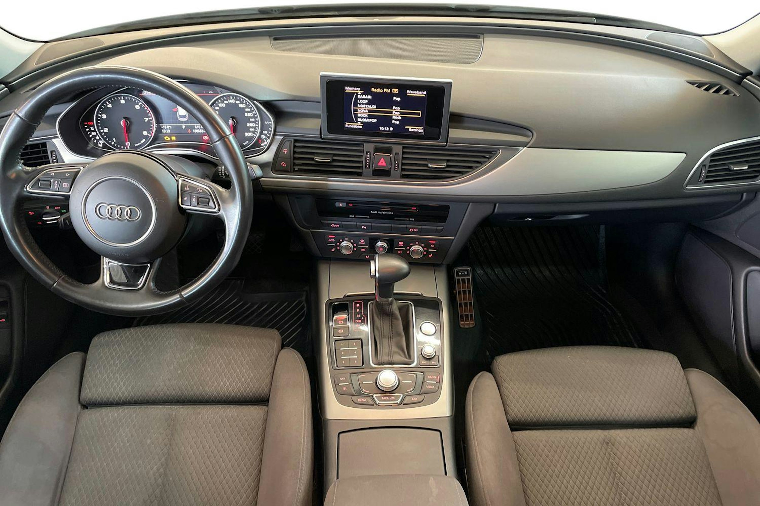 Valkoinen Audi A6 2014 kuva 9.