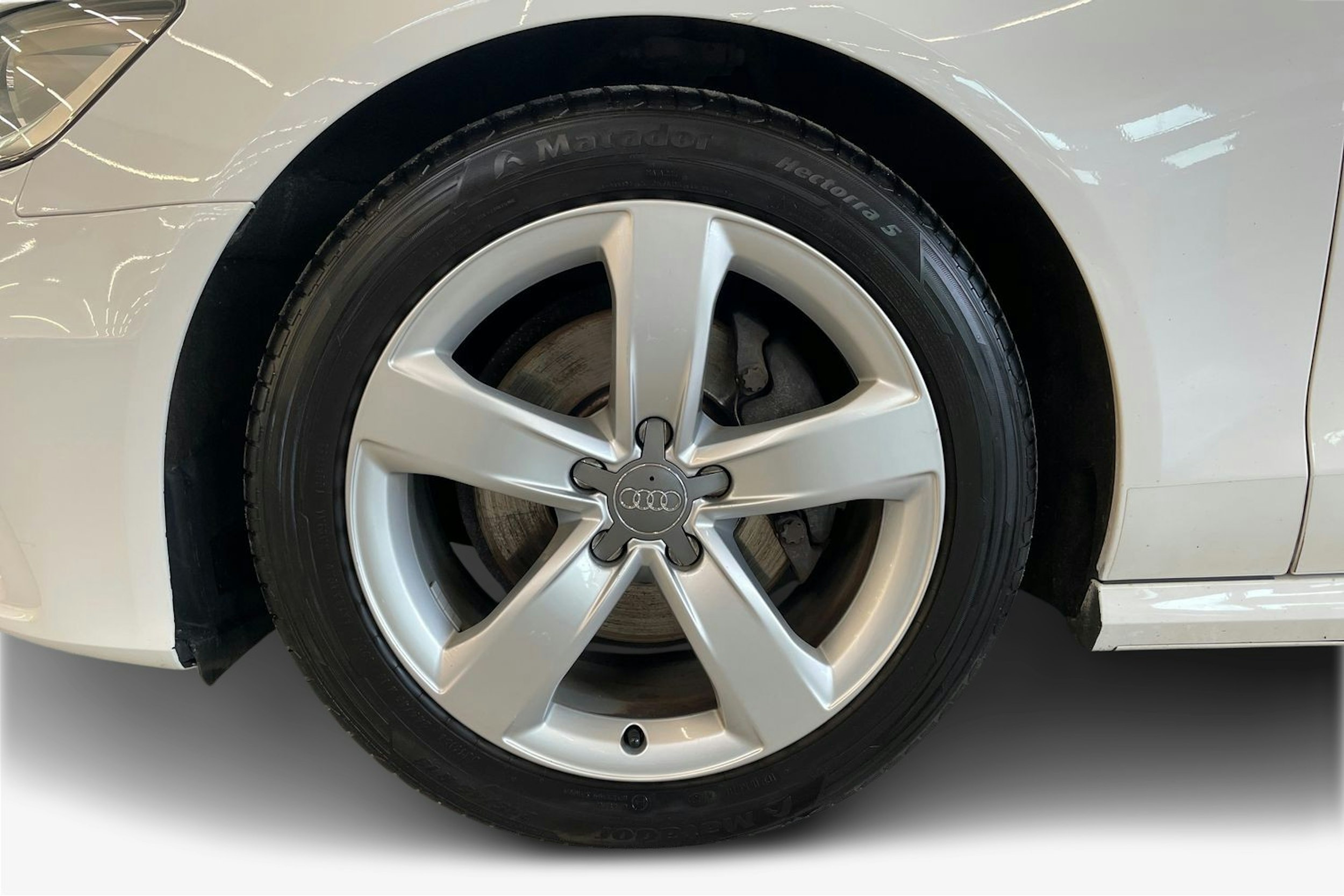 Valkoinen Audi A6 2014 kuva 11.