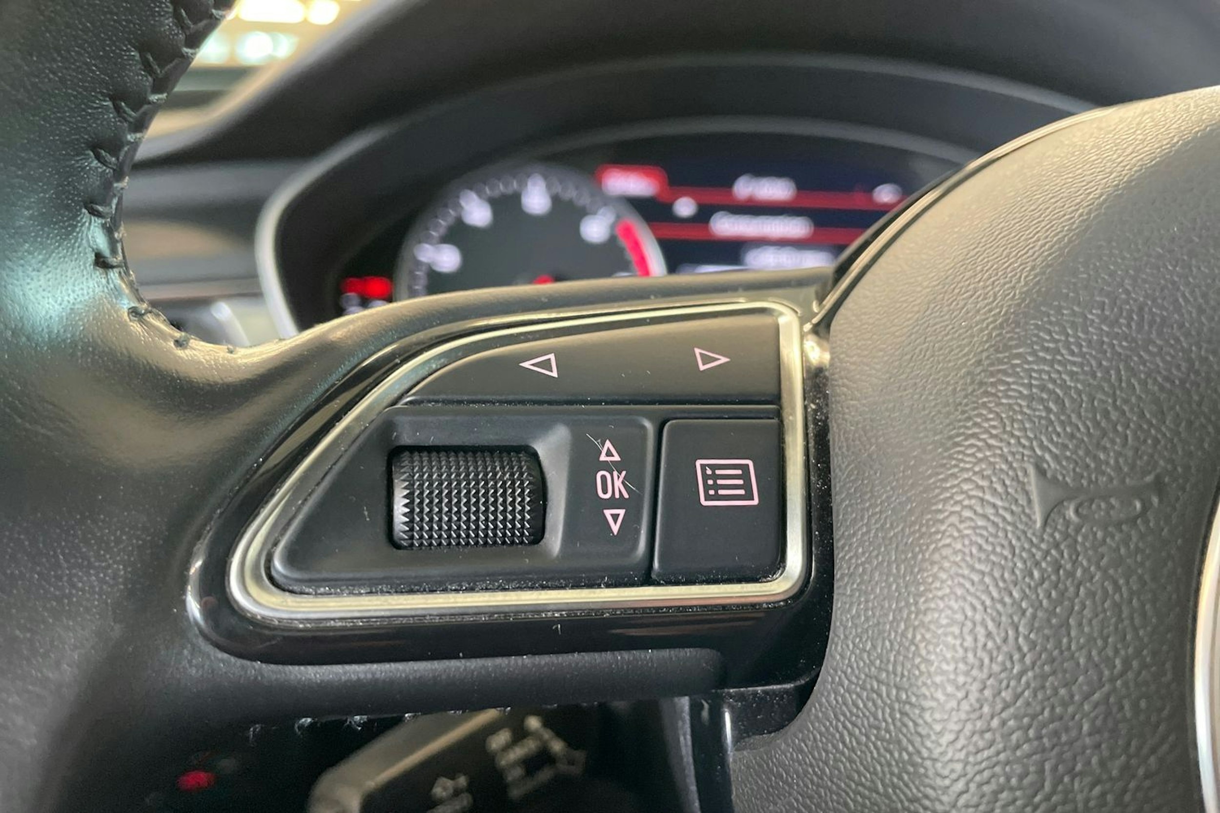 Valkoinen Audi A6 2014 kuva 18.