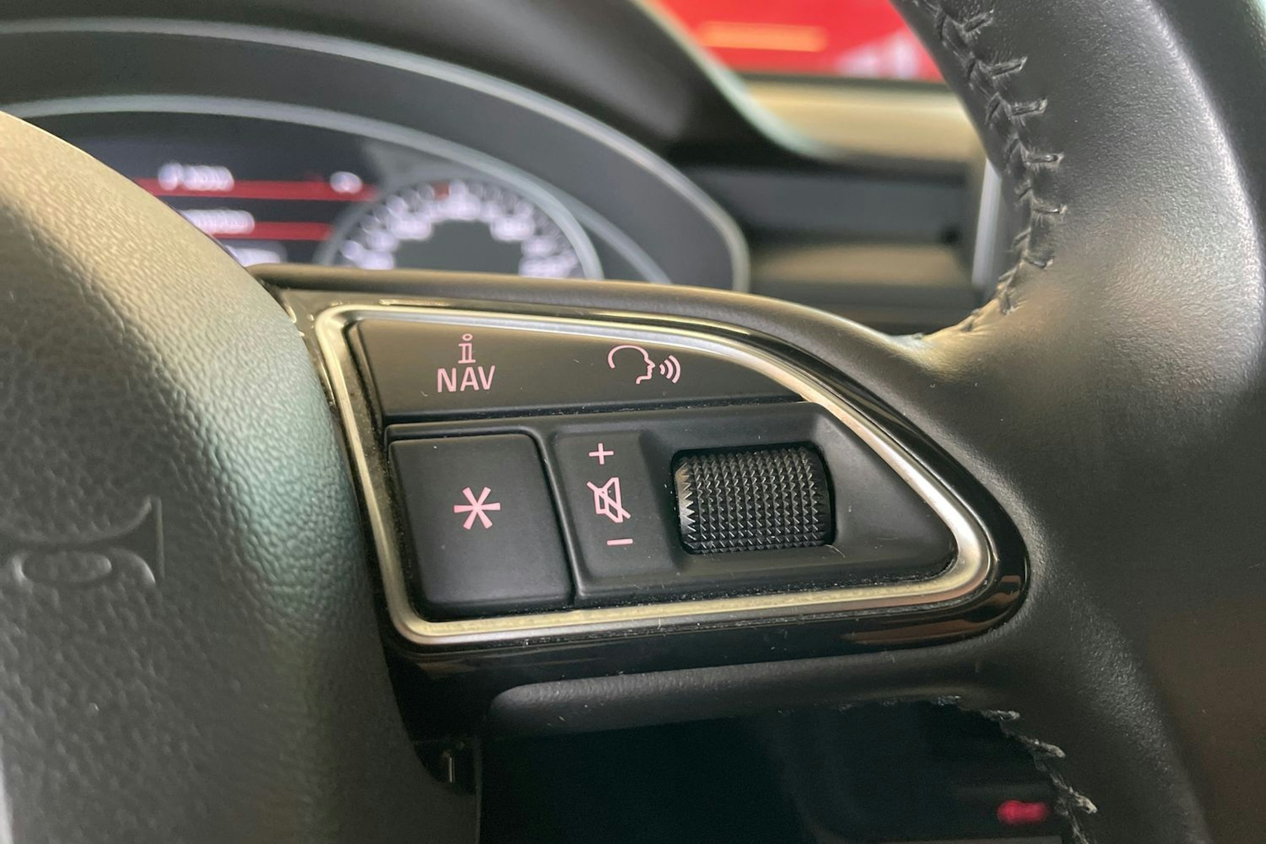 Valkoinen Audi A6 2014 kuva 19.