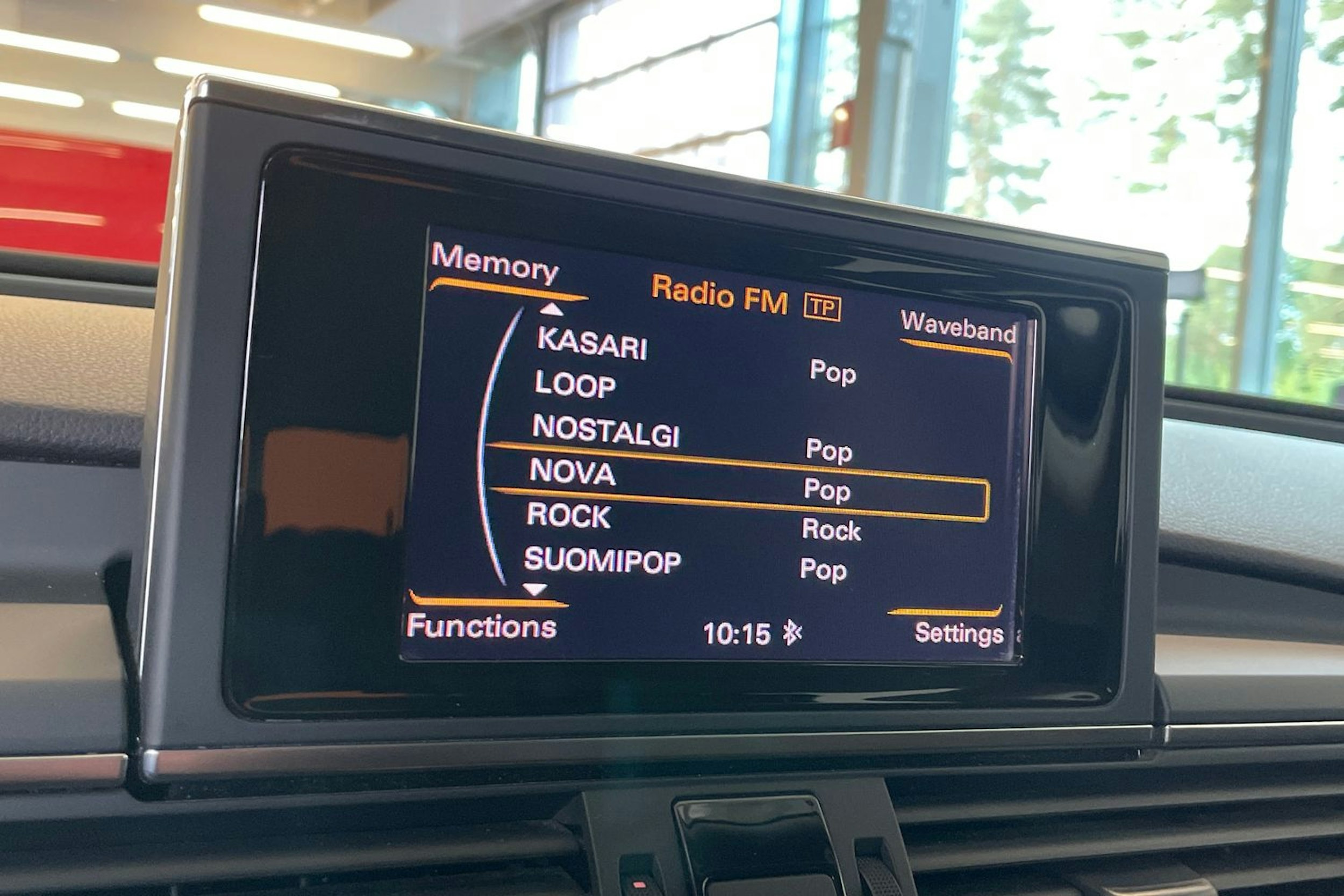 Valkoinen Audi A6 2014 kuva 22.